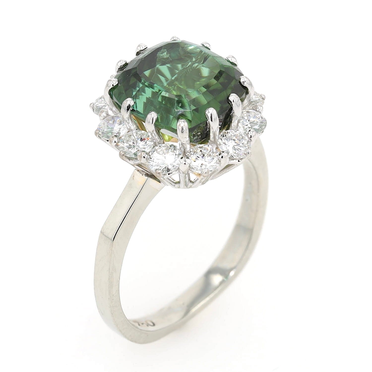 Vintage Ring in 750er Weißgold mit Brillanten und einem Turmalin, stehend