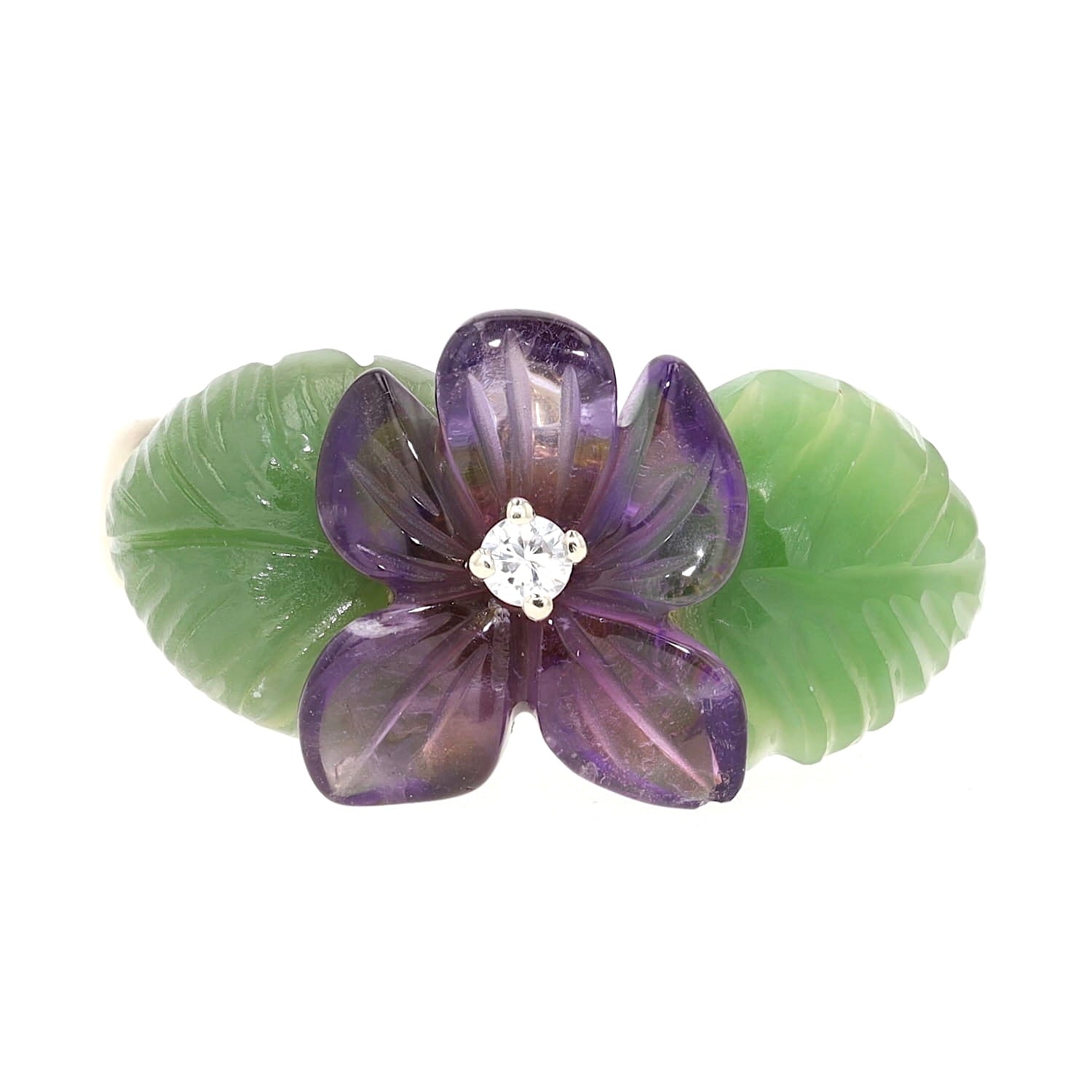 Vintage Ring in 585er Gelbgold mit Amethyst und Nephrit Gravuren und einem Brillanten, liegend frontal