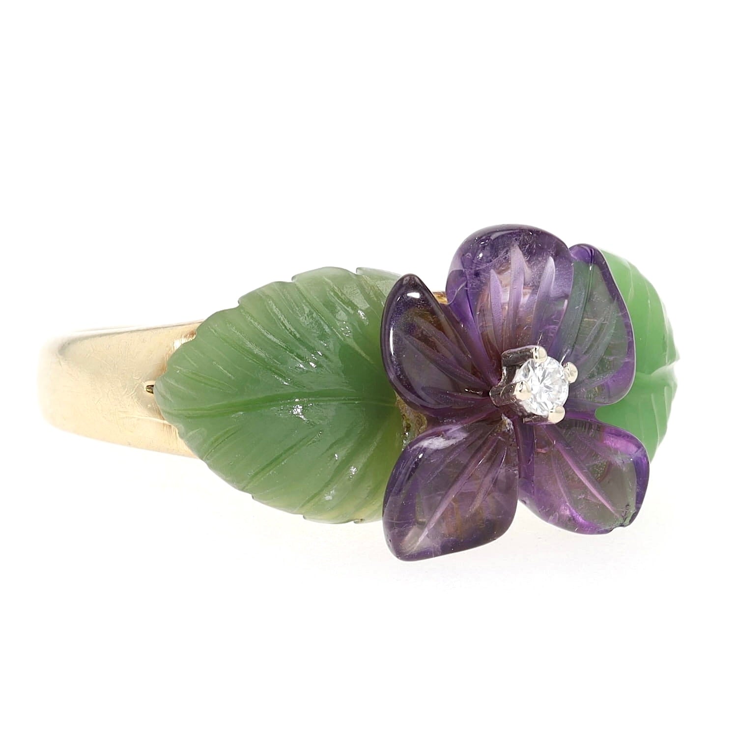 Vintage Ring in 585er Gelbgold mit Amethyst und Nephrit Gravuren und einem Brillanten, liegend rechts gedreht
