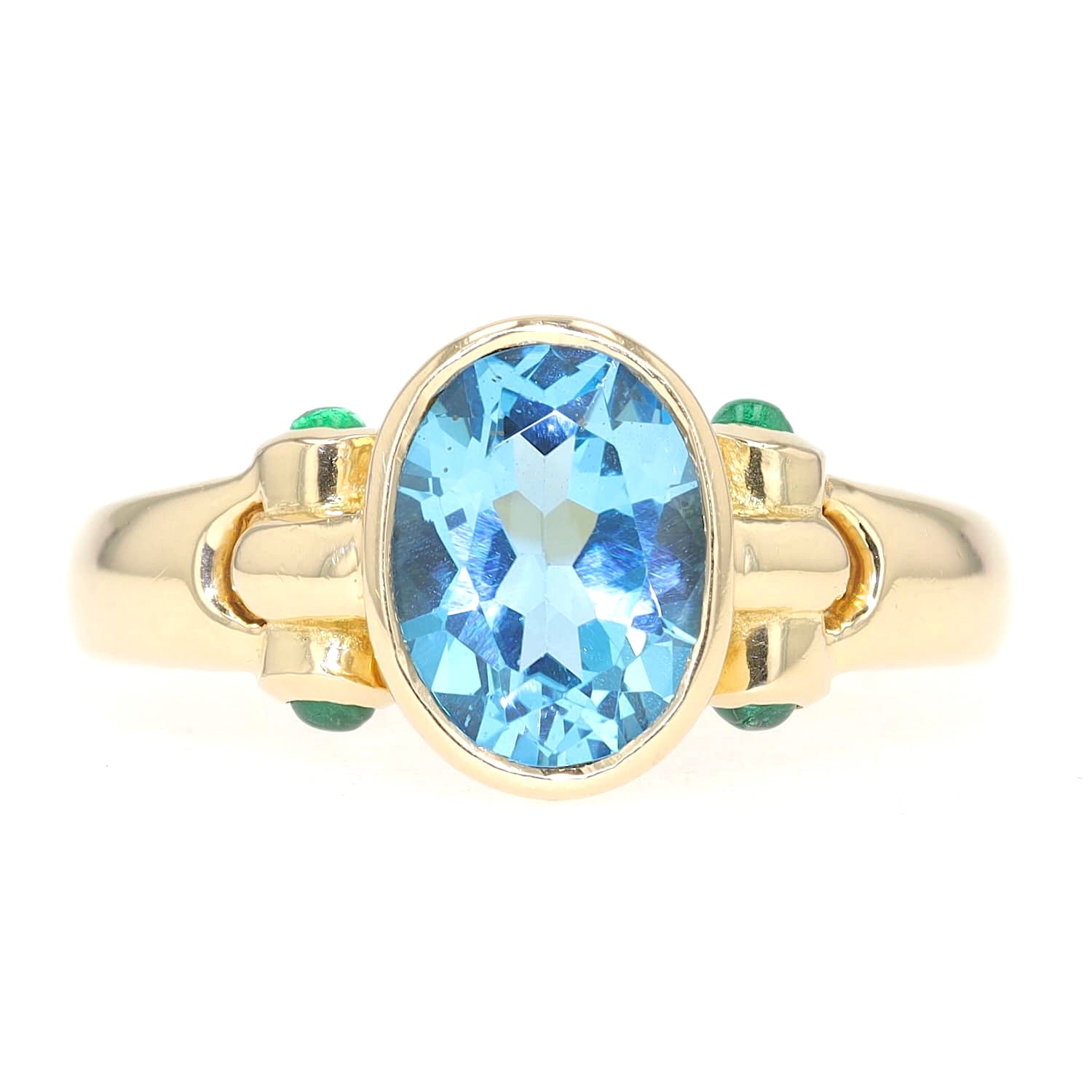 Ring in 750er Gelbgold mit einem blauen Topas und Smaragden, liegend frontal