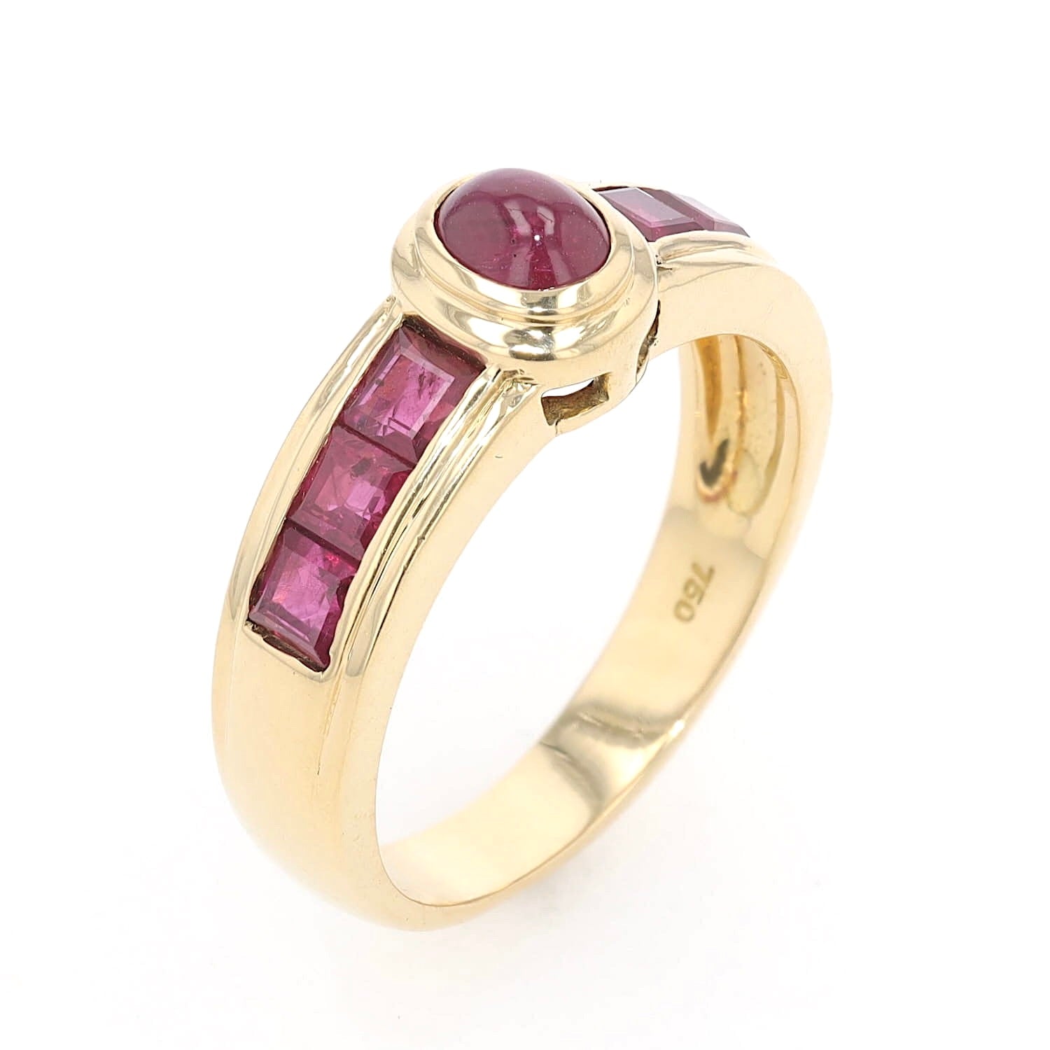 Ring in 750er Gelbgold mit Rubinen, stehend