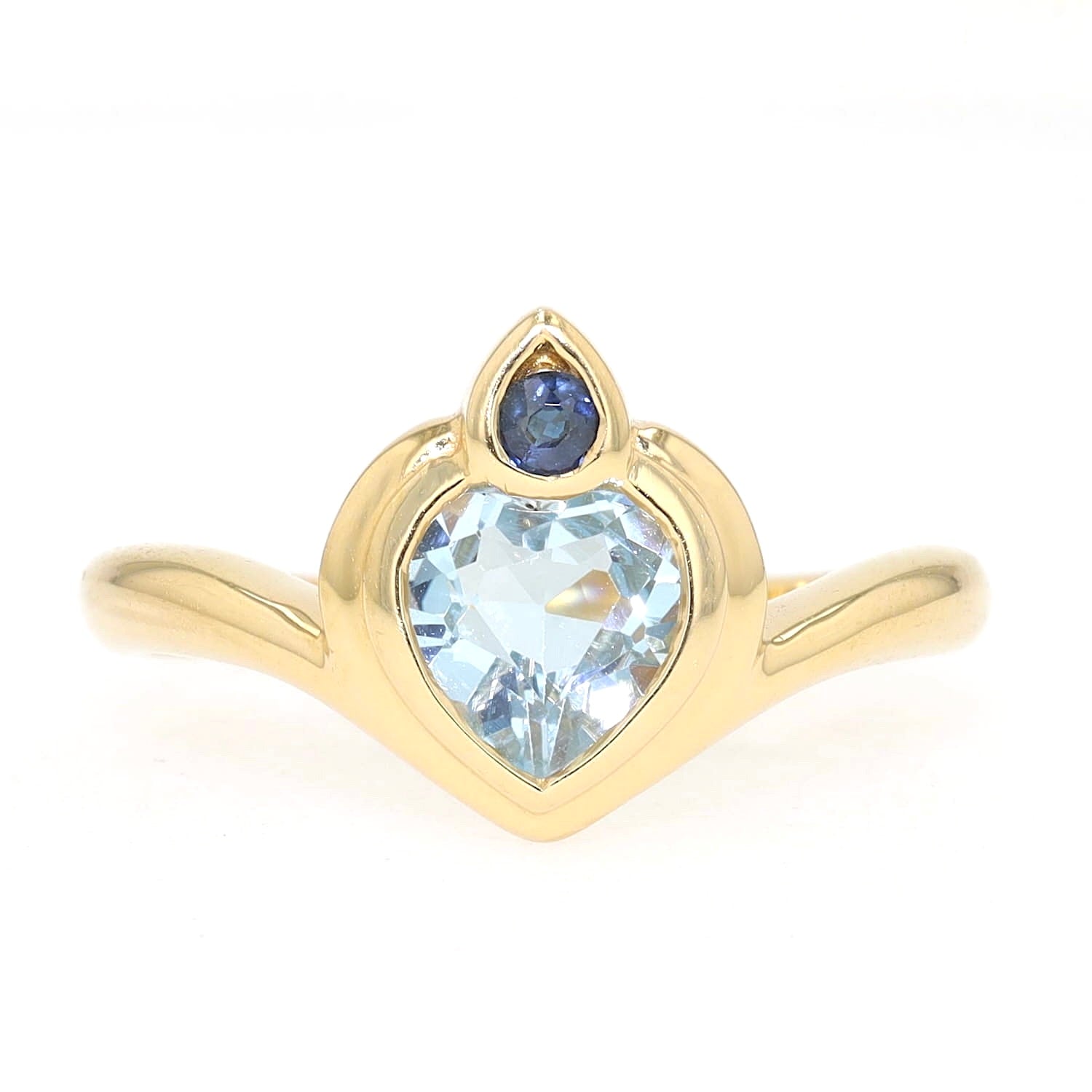 Ring in 750er Gelbgold mit einem blauen Topas und einem blauen Saphir, liegend frontal