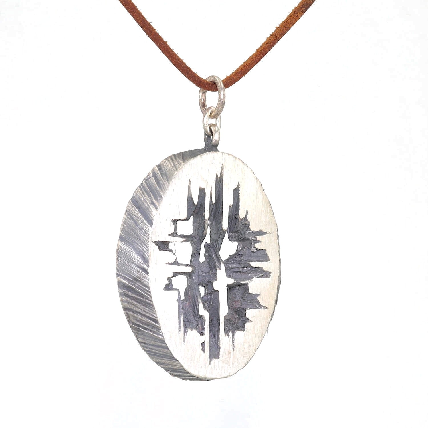 Großer Vintage Anhänger aus Finnland aus 925er Silber, hängend rechts gedreht