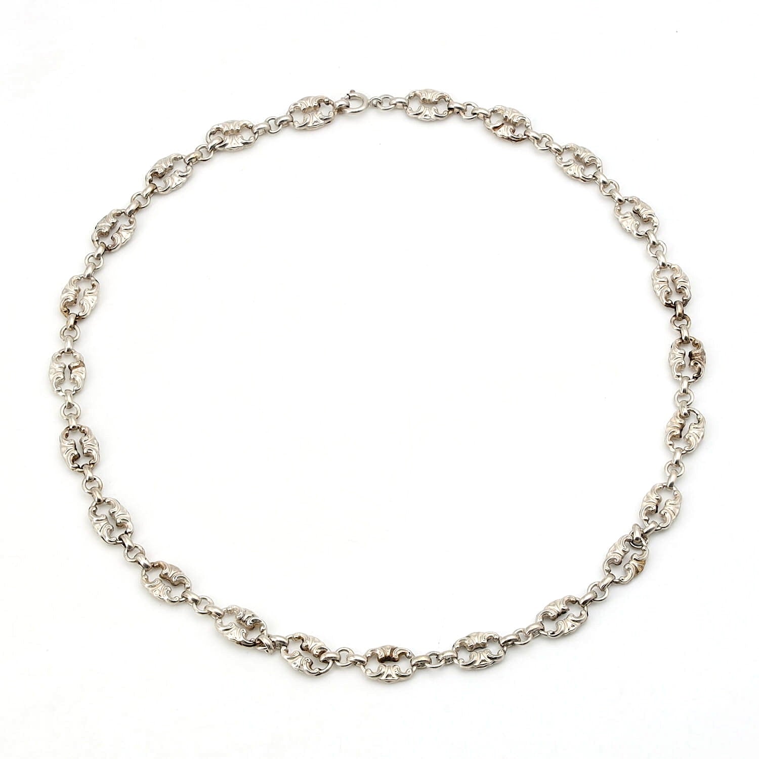 Art Nouveau necklace in 900 silver, closed lying down