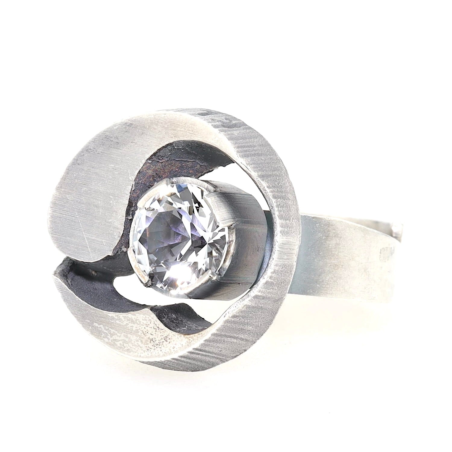 Karl Laine ring in 925 silver with a rock crystal, lying slightly to the left