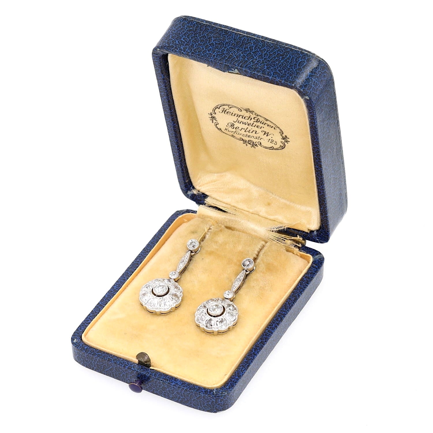 Art Deco Ohrringe in 585/750er Weißgold und Platin mit insgesamt ca. 1,8 ct Diamanten, in einem Schmuckkasten aus der Zeit des Art Deco