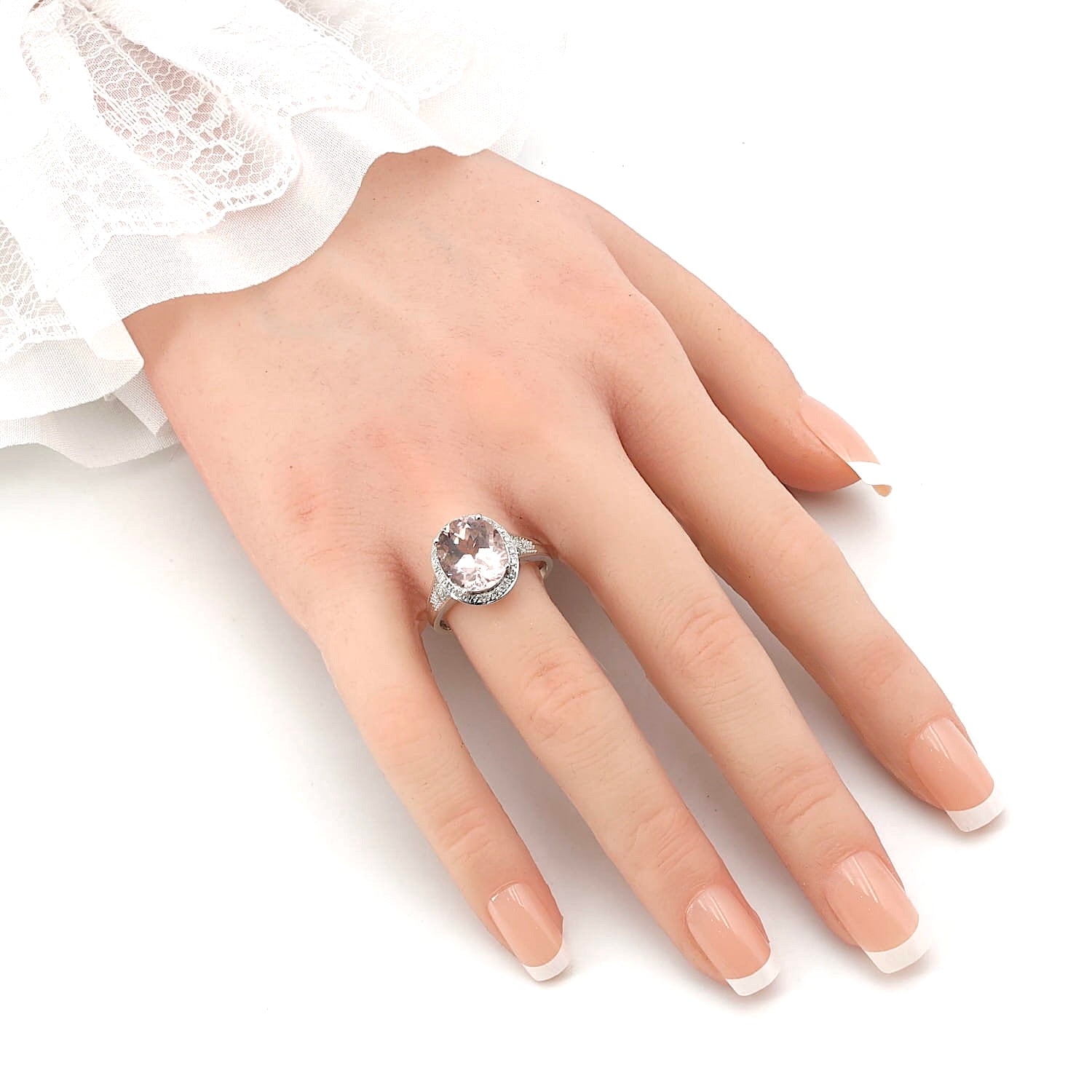 Ring in 585er Weißgold mit einem Morganit und Diamanten, stehend