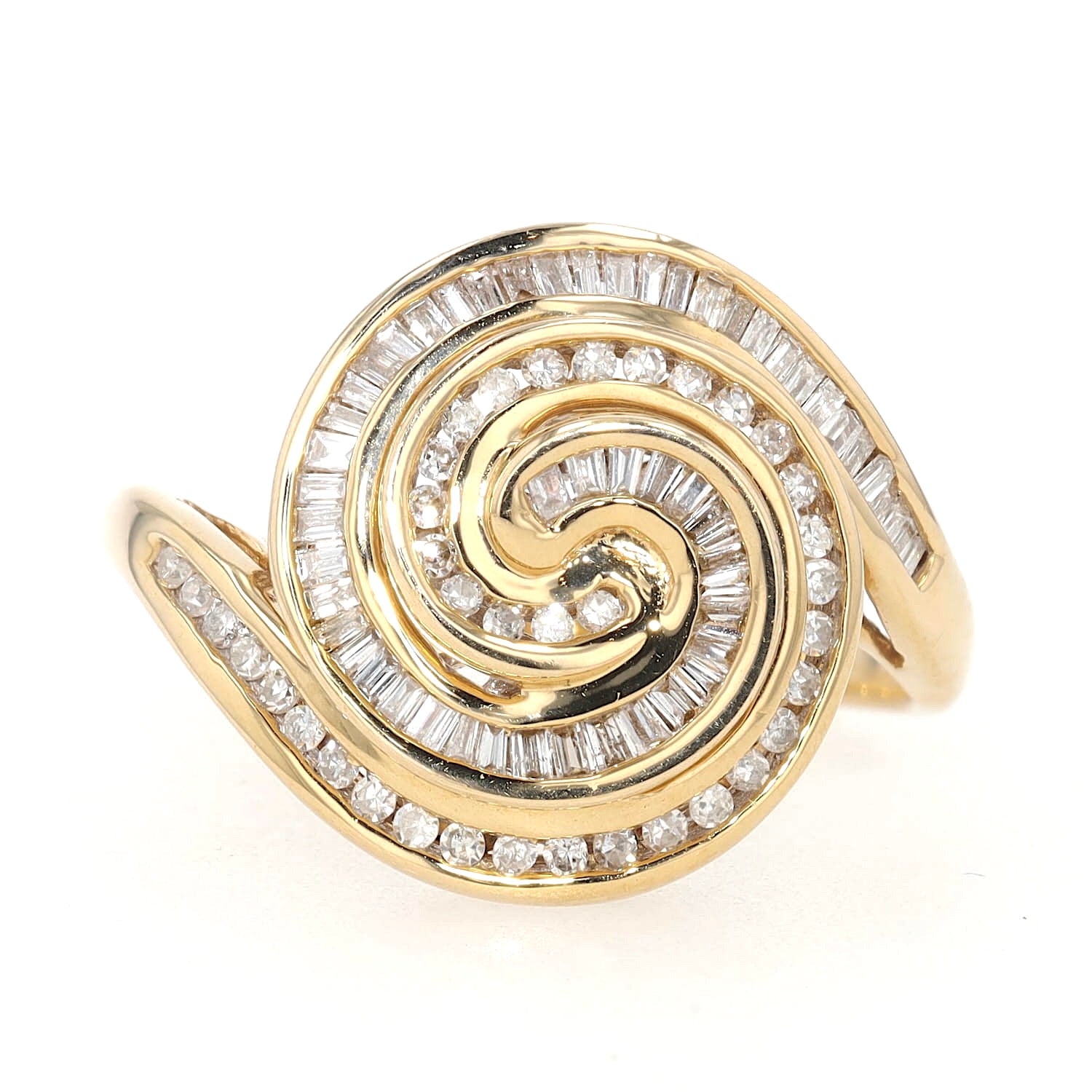 Ring in 585er Gelbgold mit insgesamt ca. 0,50 ct Diamanten, liegend frontal