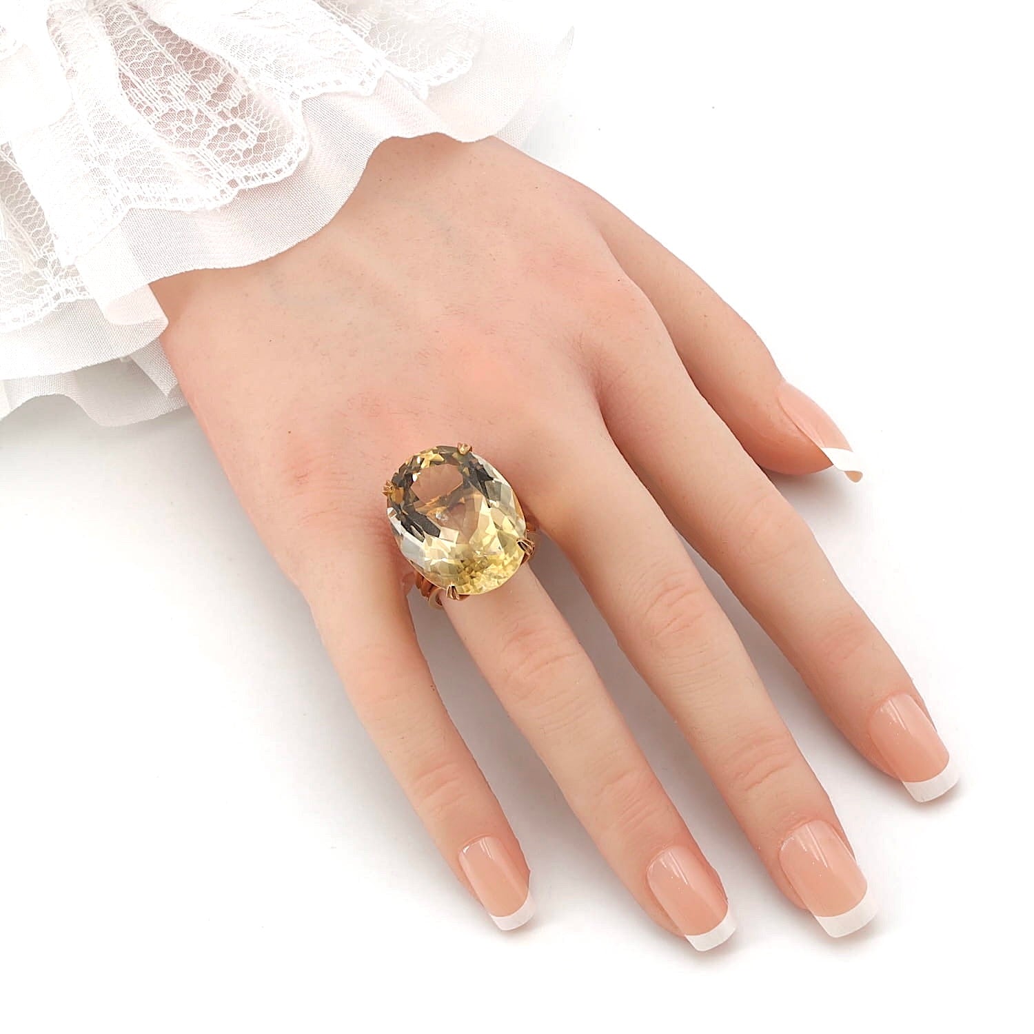 Ring in 585er Roségold mit einem ca. 40 ct großen Citrin , an der Hand