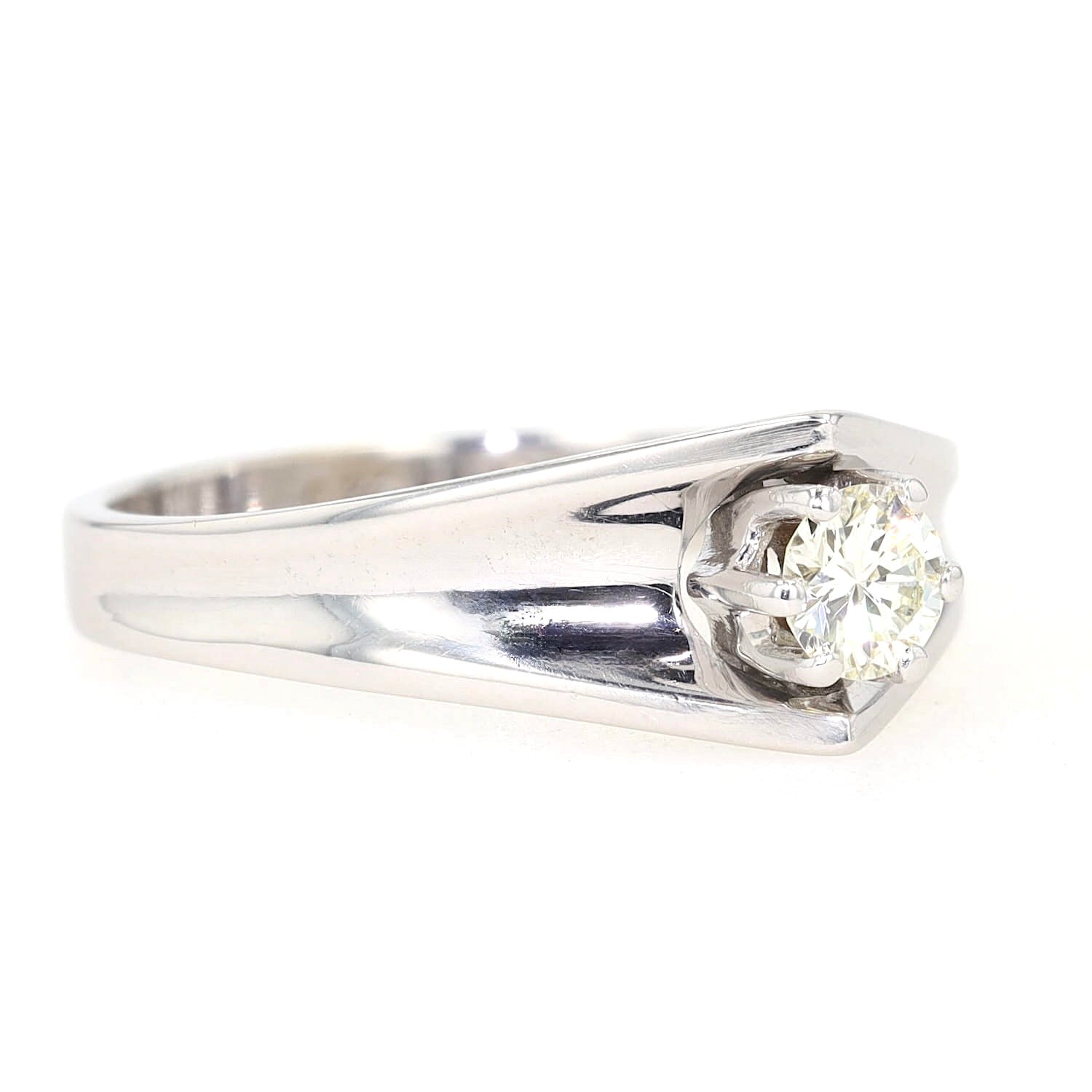 Ring in 585er Weißgold mit einem ca. 0,25 ct Brillanten, liegend rechts gedreht