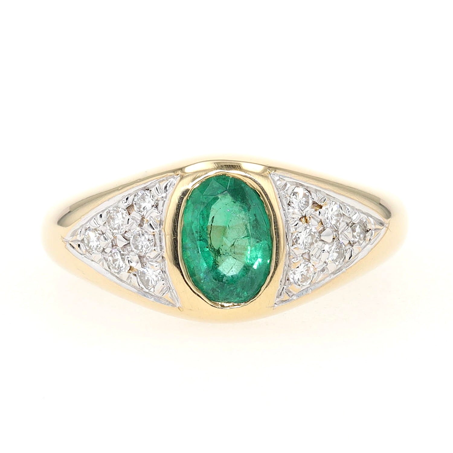 Ring in 750er Gelbgold mit einem Smaragd und Brillanten, liegend frontal