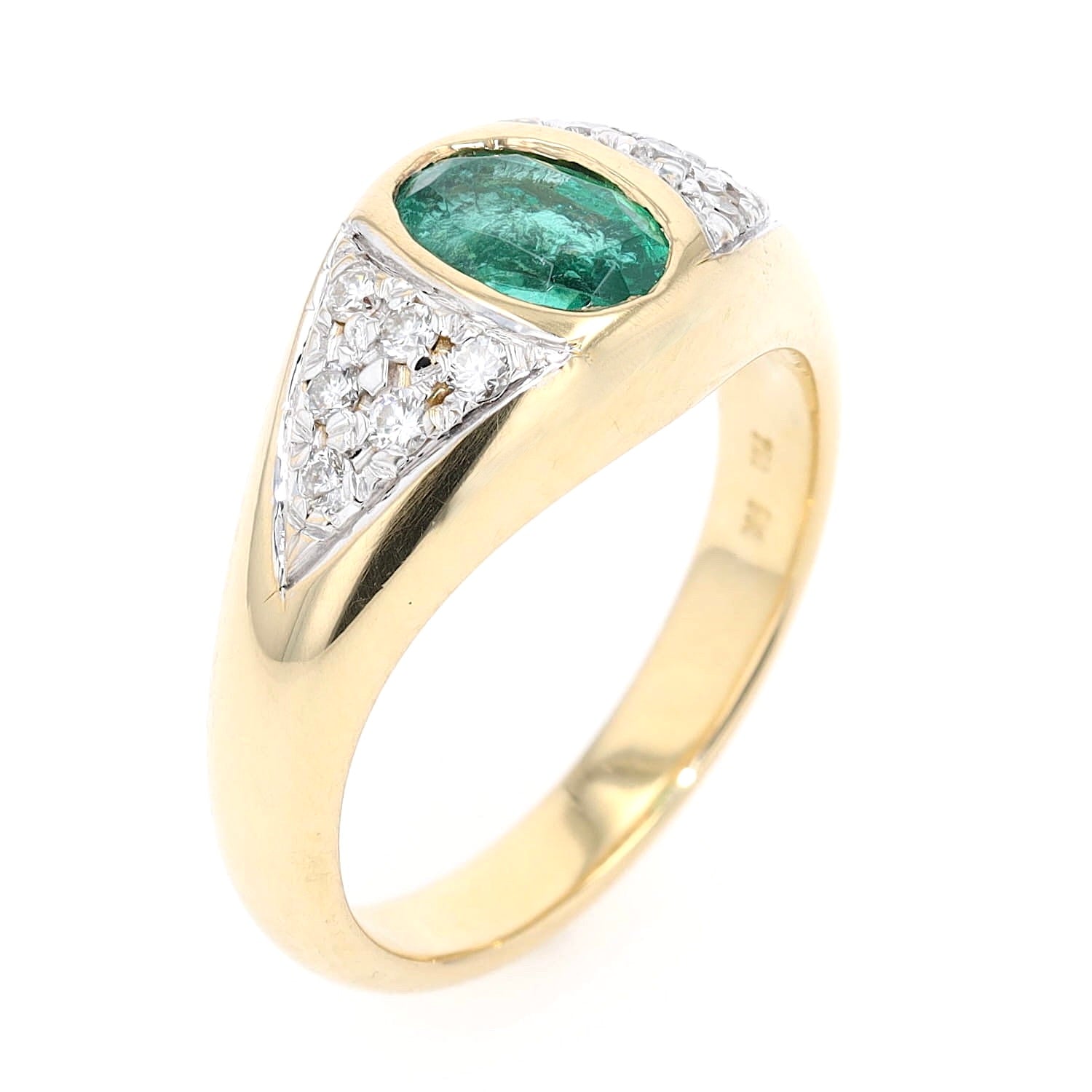 Ring in 750er Gelbgold mit einem Smaragd und Brillanten, stehend