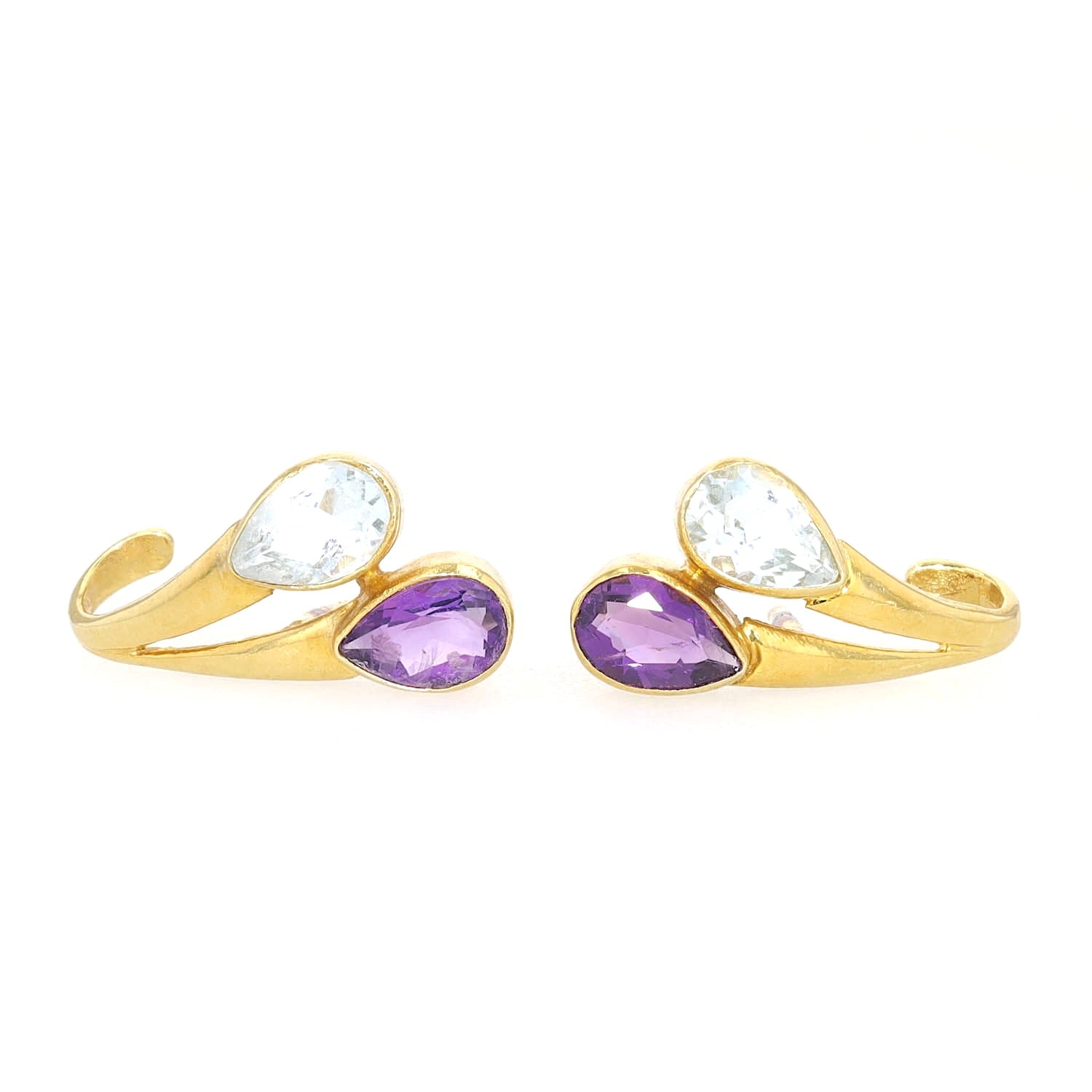 Ohrringe in 585er Gelbgold mit je einem Amethyst und Aquamarin, liegend frontal