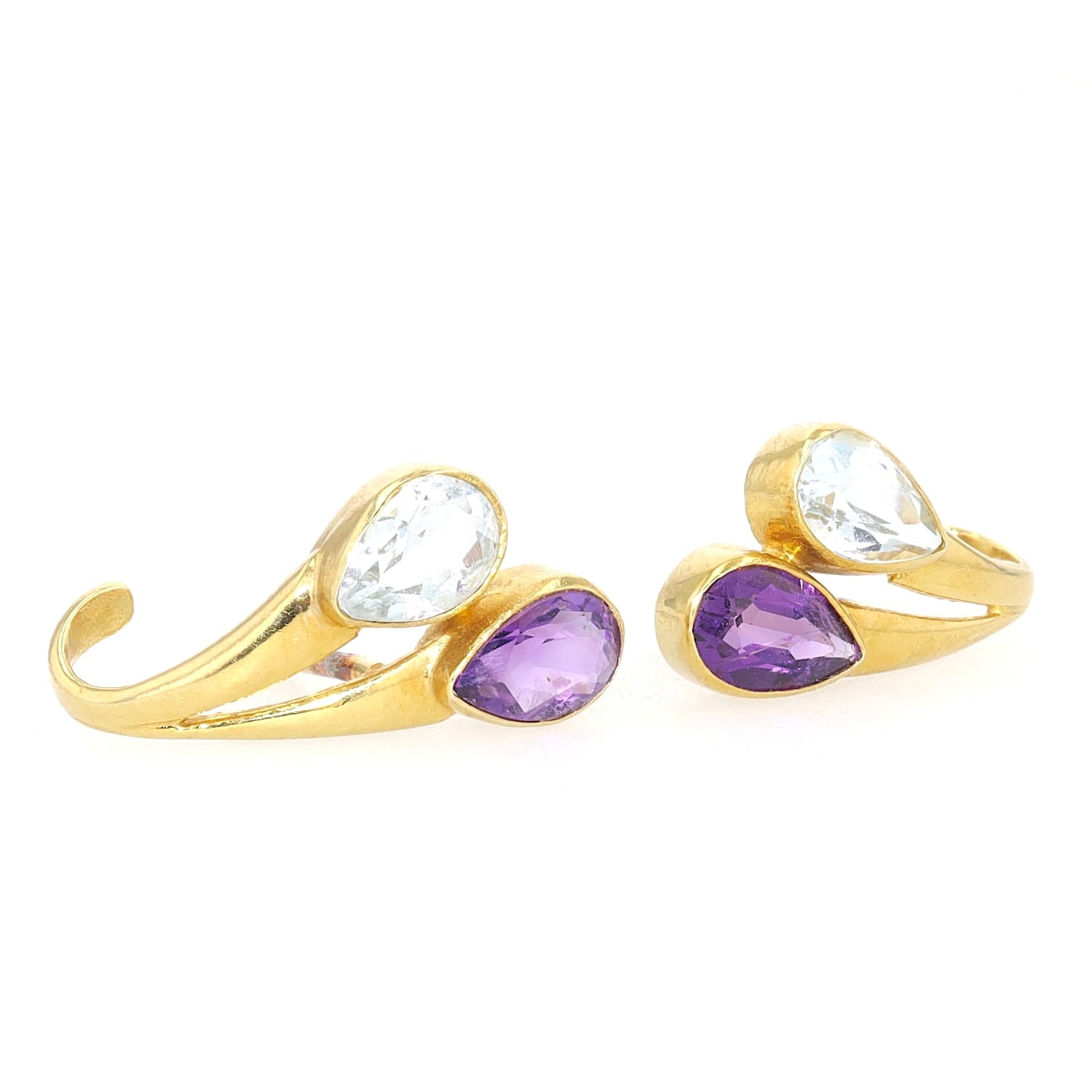 Ohrringe in 585er Gelbgold mit je einem Amethyst und Aquamarin, liegend rechts gedreht