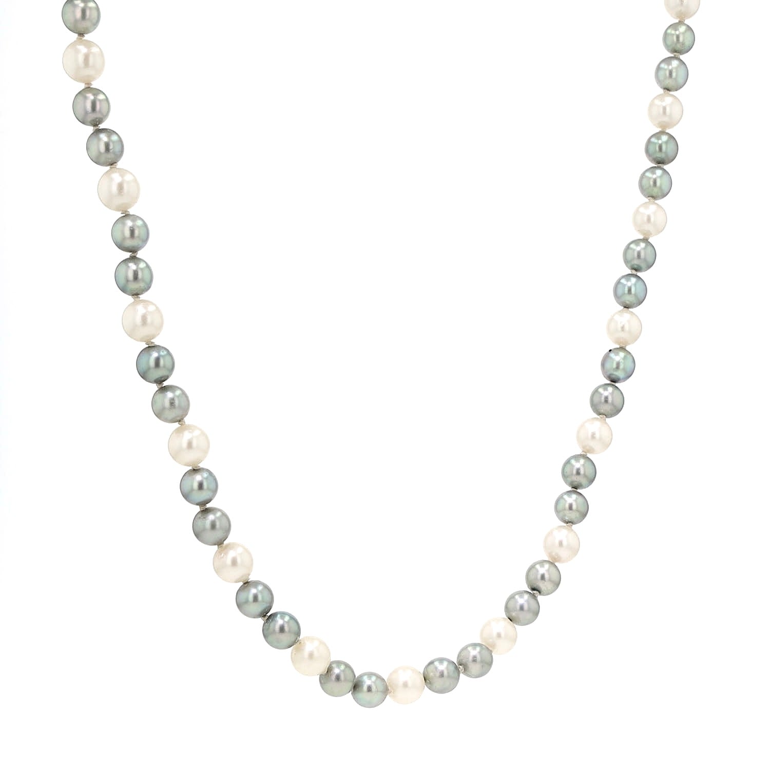 Zweifarbige Zuchtperlenkette mit einem 585er Weißgoldschloss und kleinen Diamanten, hängend frontal