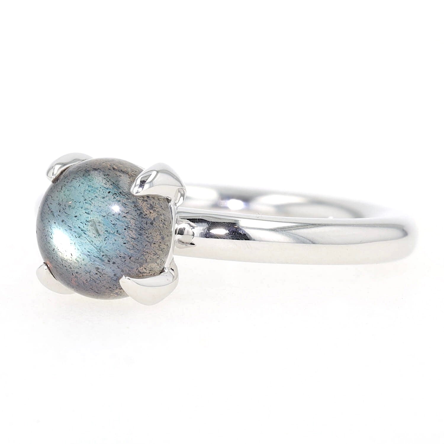 Catch Ring von Bron in 750er Weißgold mit einem Labradorit, liegend links gedreht