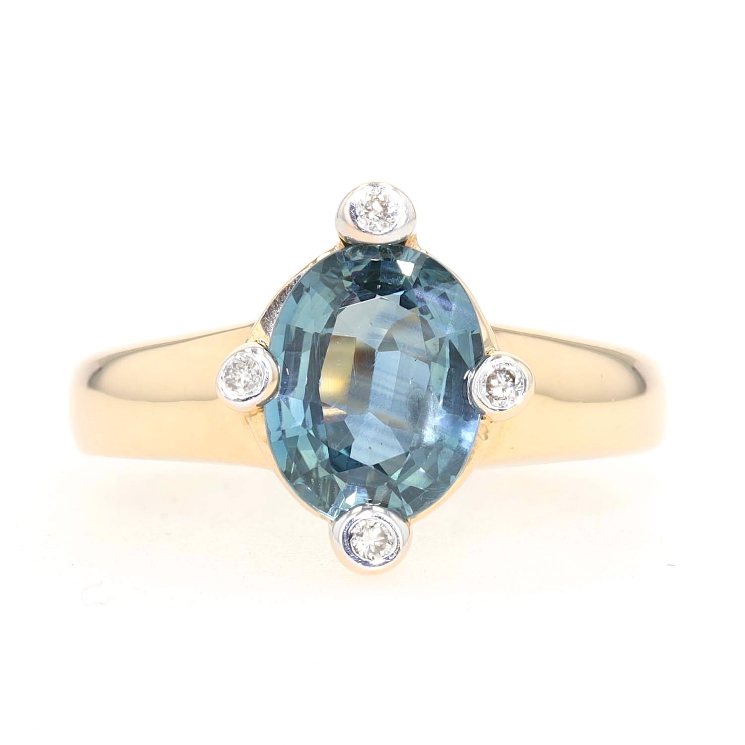 Ring in 585er Gelbgold mit einem blauen Saphir und Brillanten, stehend