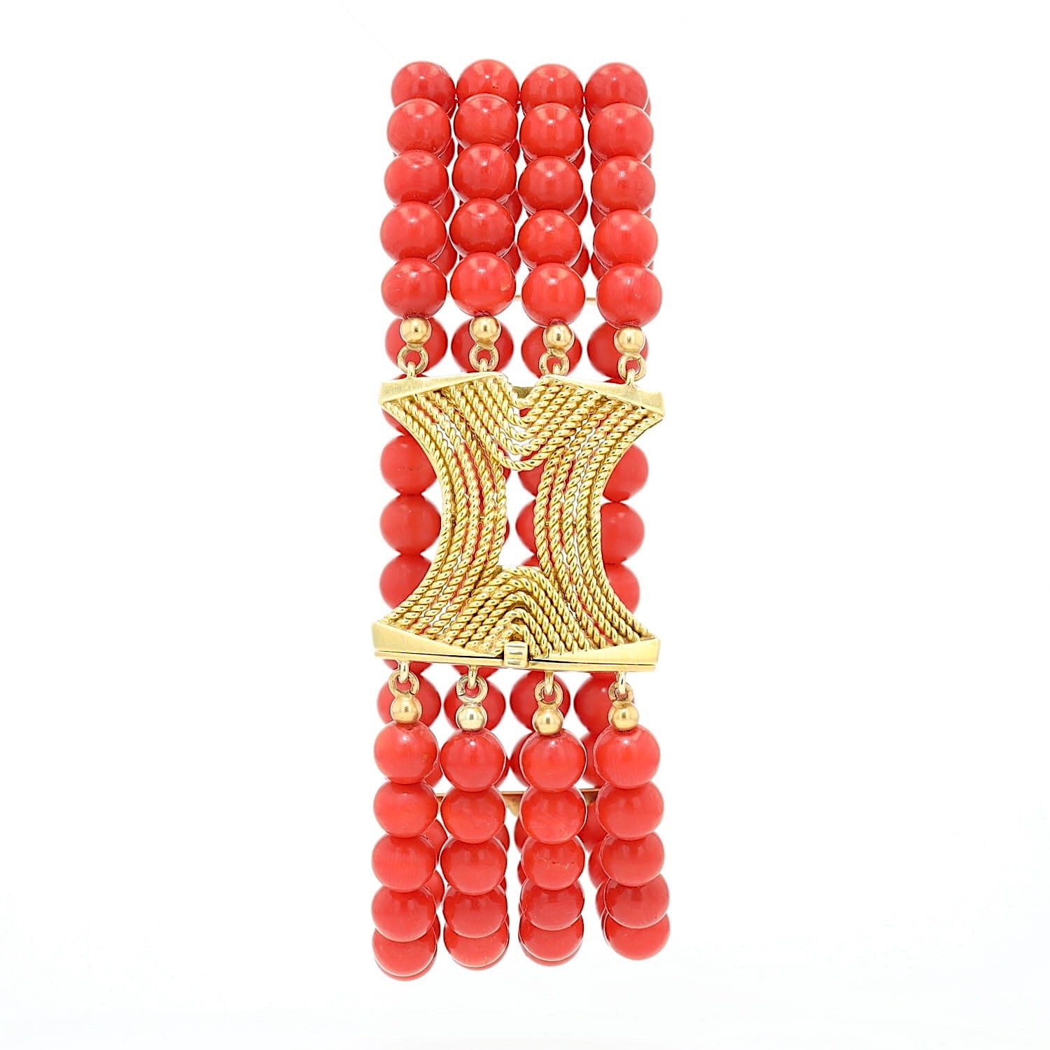 Vierreihiges Vintage Armband aus roten Korallen mit einem Verschluss aus 750er Gelbgold, aufgestellt frontal