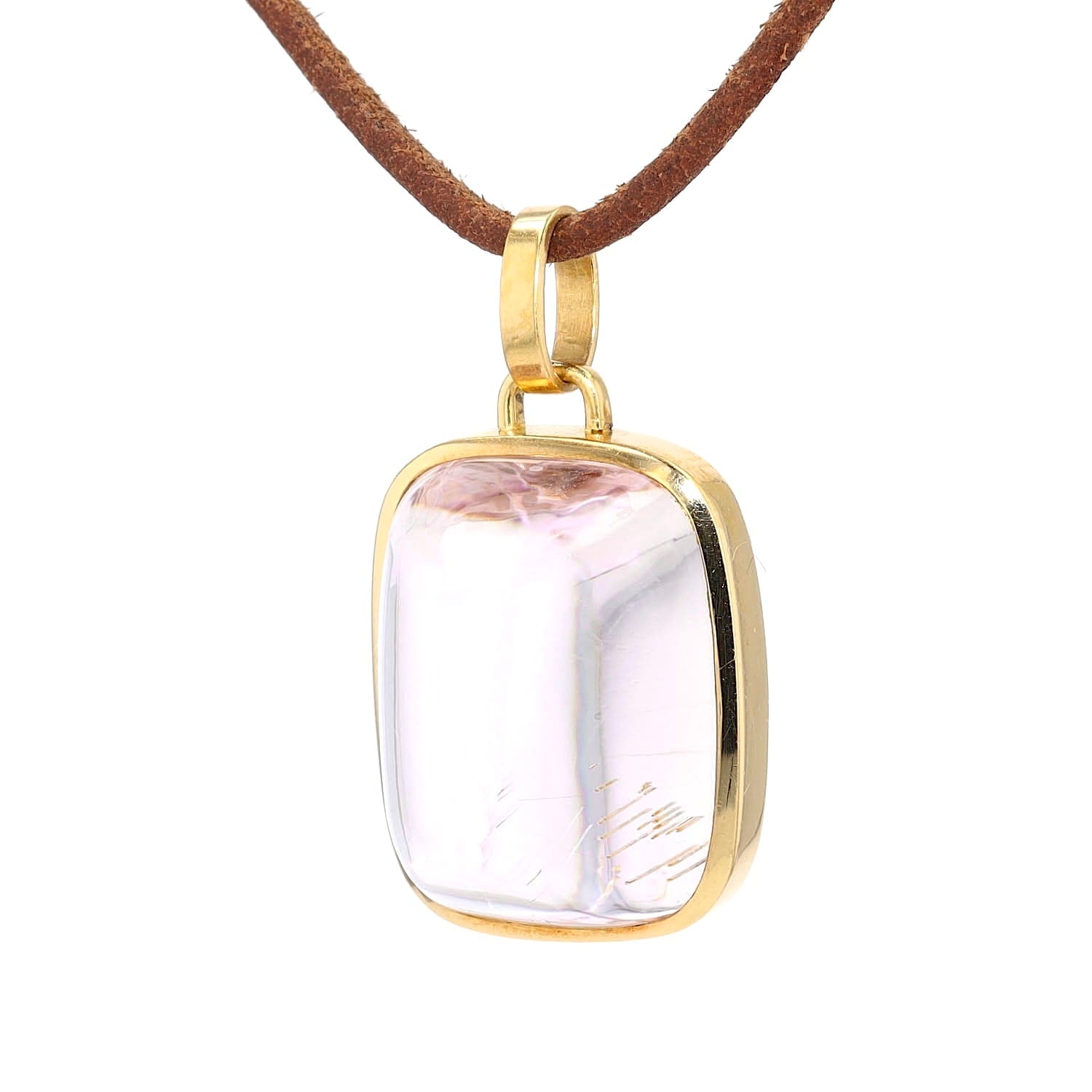 Anhänger in 750er Gelbgold mit einem Kunzit im Cabochonschliff, hängend links gedreht