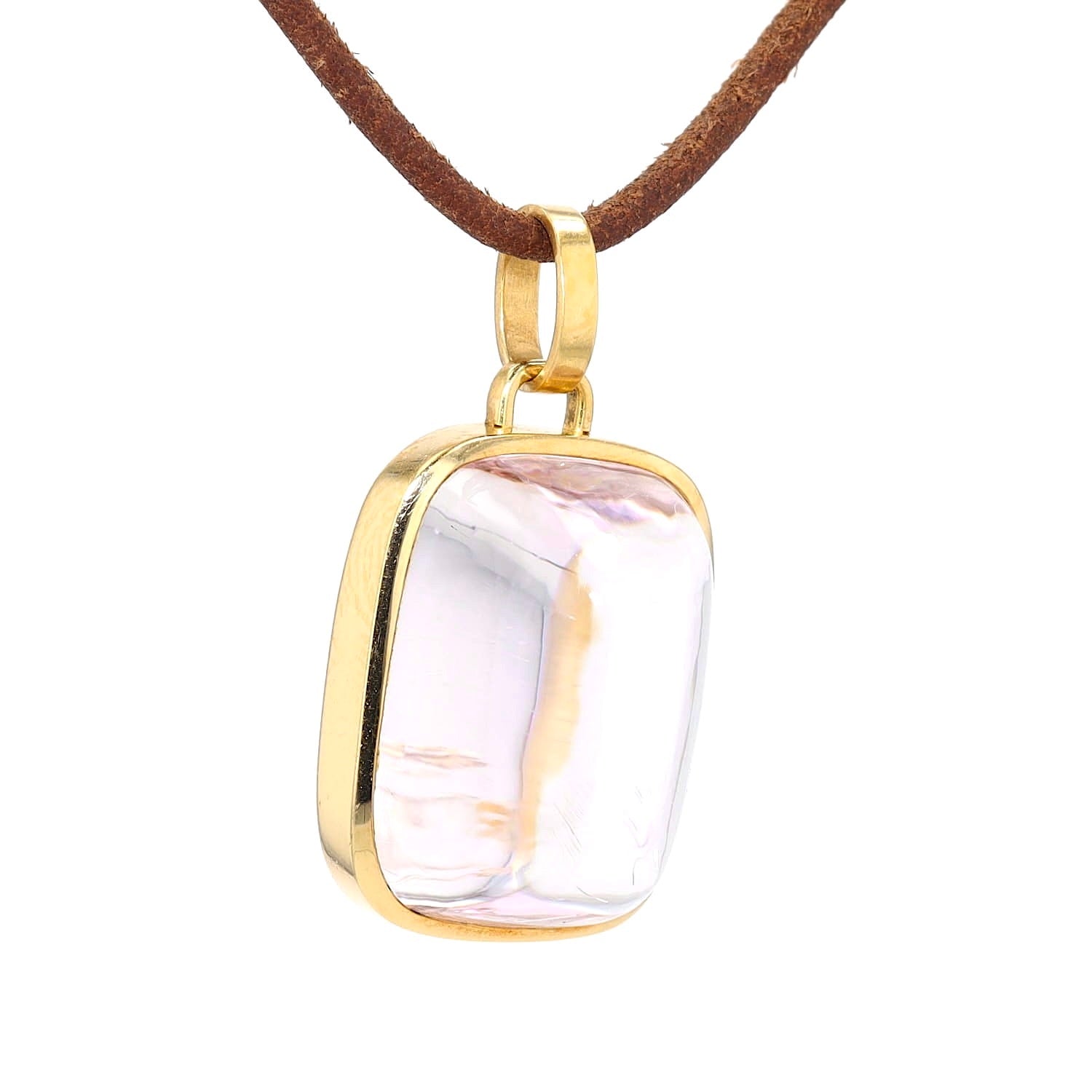 Anhänger in 750er Gelbgold mit einem Kunzit im Cabochonschliff, hängend rechts gedreht