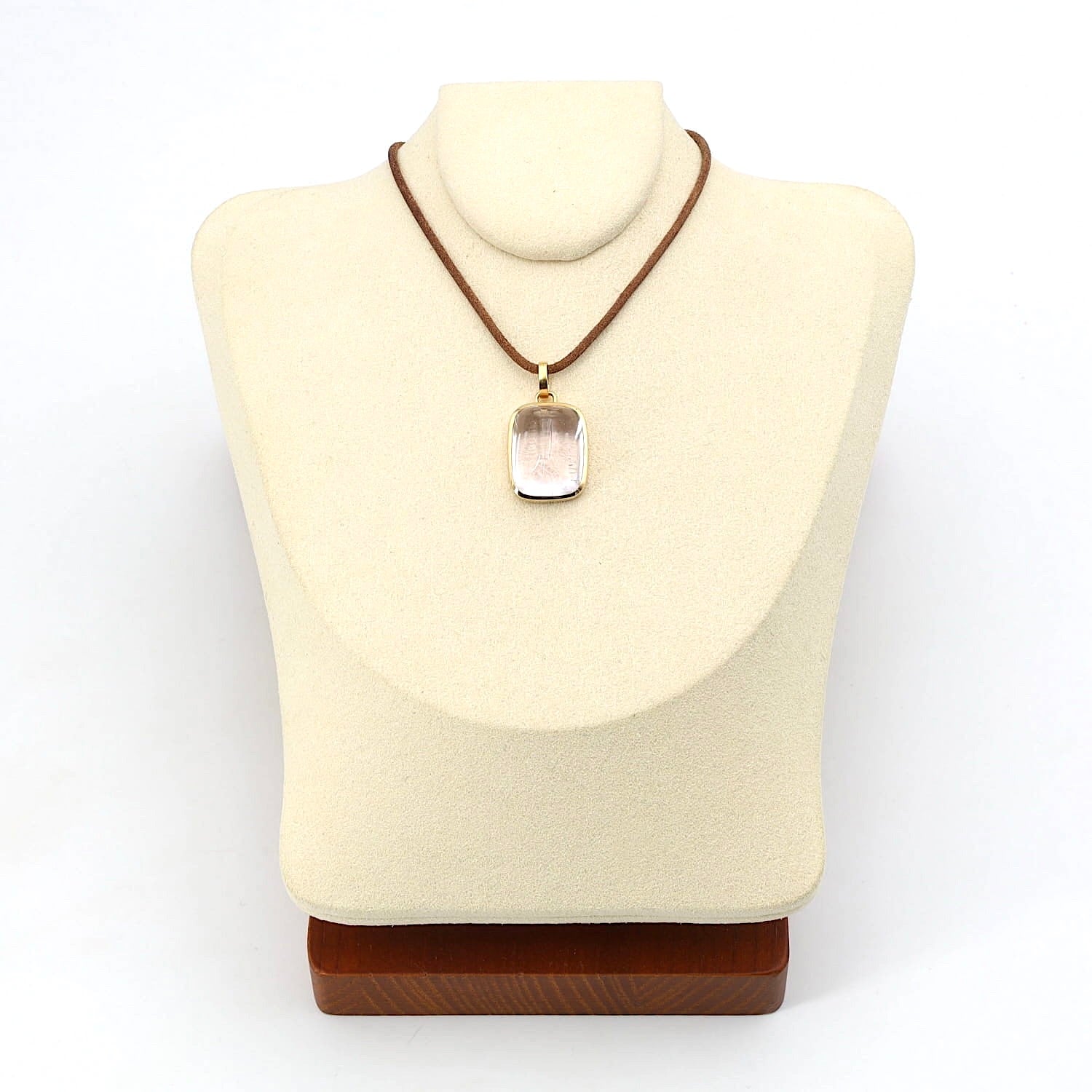 Anhänger in 750er Gelbgold mit einem Kunzit im Cabochonschliff, an der Büste