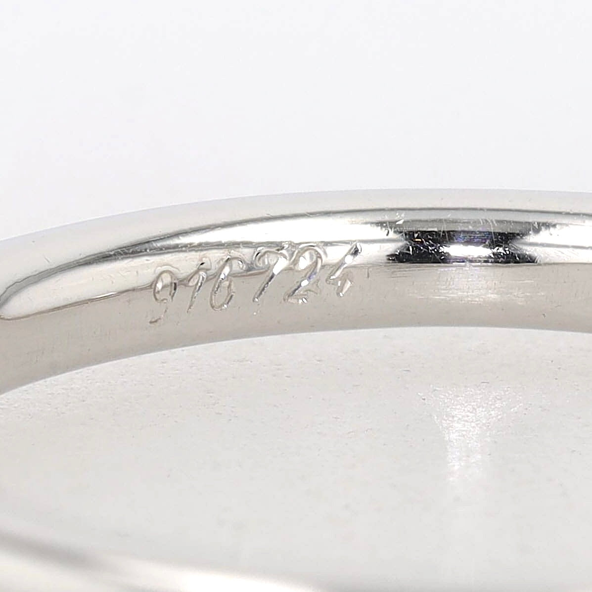 Niessing Solitär Ring in Platin mit einem Brillanten, Seriennummer