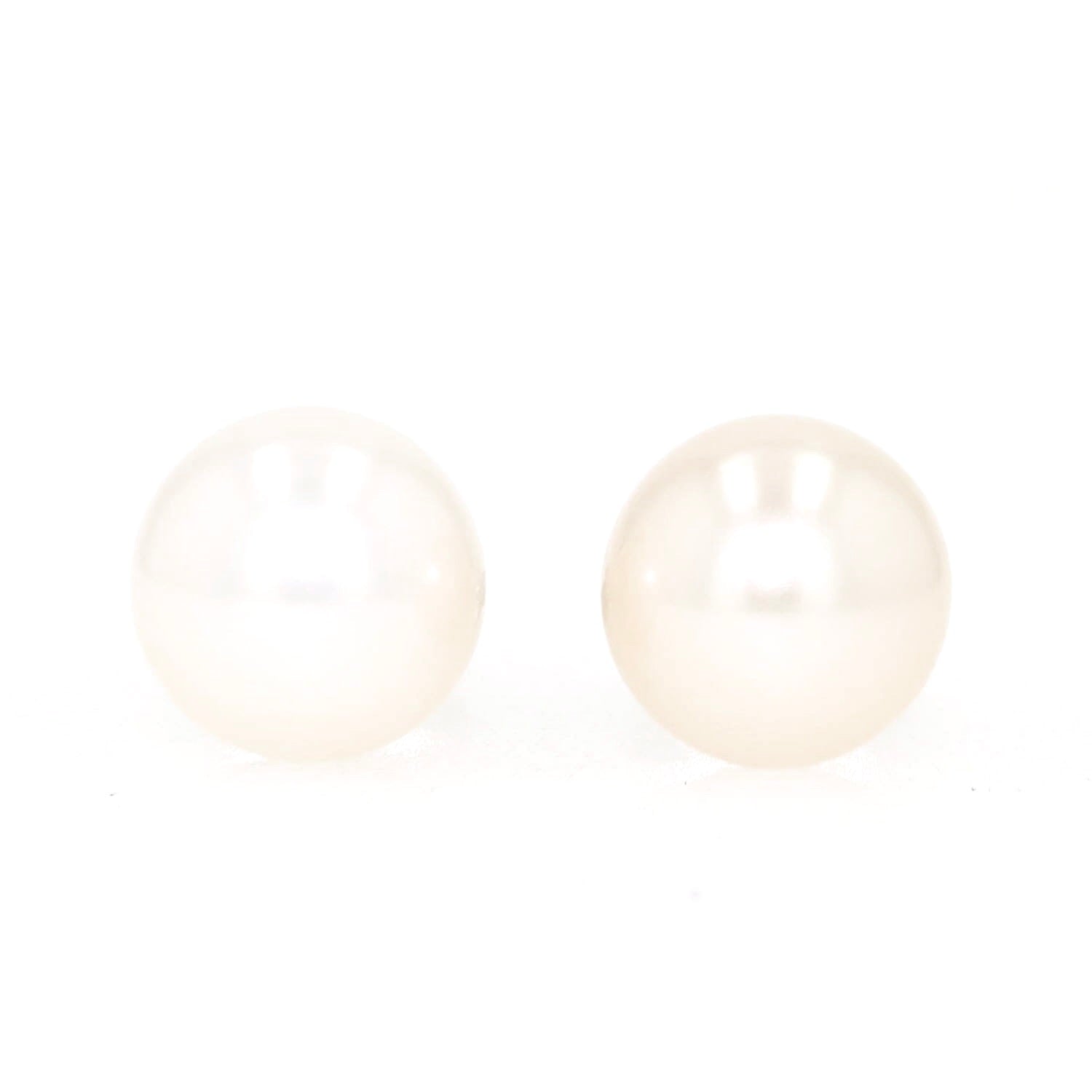 Ohrstecker in 750/585er Weißgold mit je einer Akoya-Zuchtperle, liegend frontal