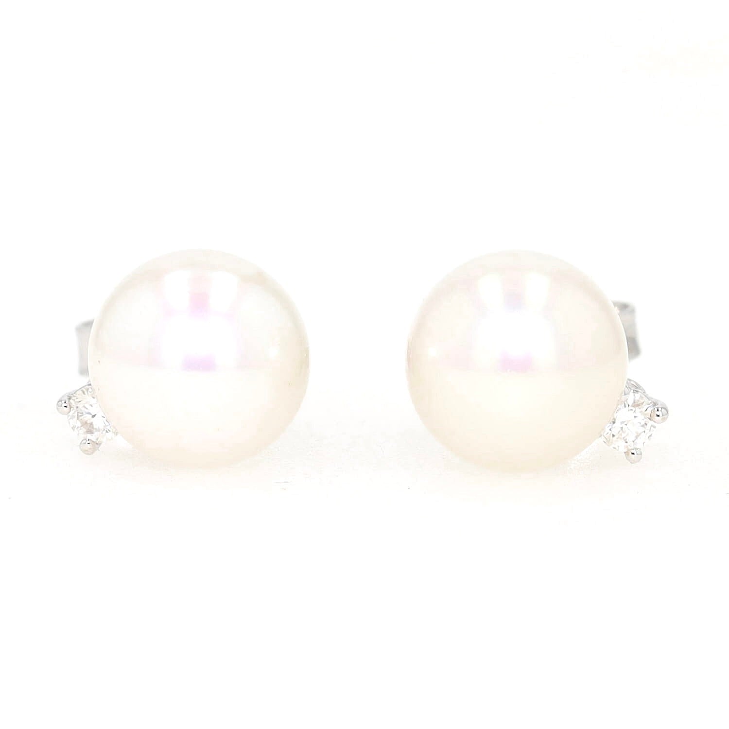 Paar Ohrstecker in 750er Weißgold mit je einer Zuchtperle und einem Brillanten, liegend frontal