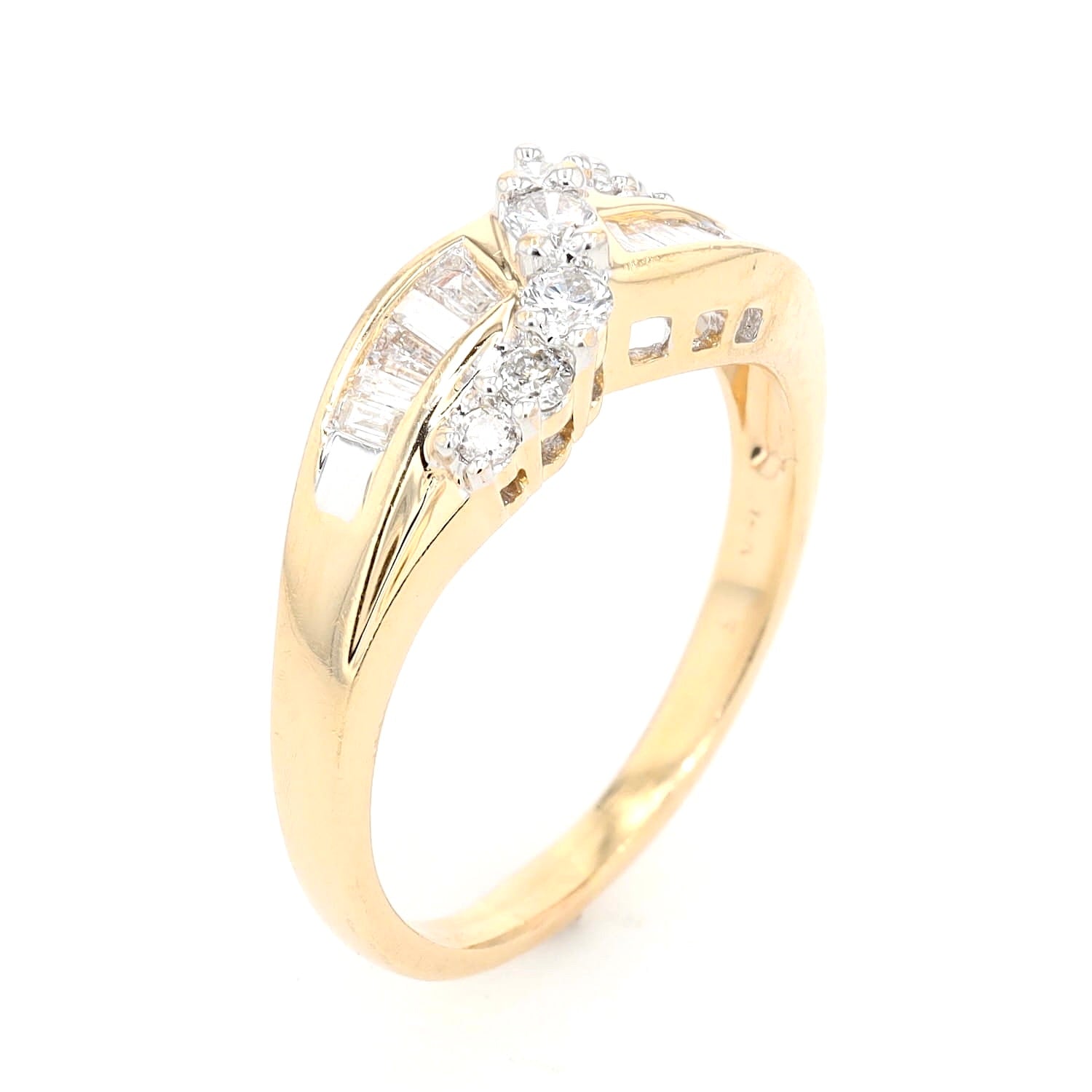 Ring in 585er Gelbgold mit ca. 0,45 ct Brillanten und Diamanten, stehend