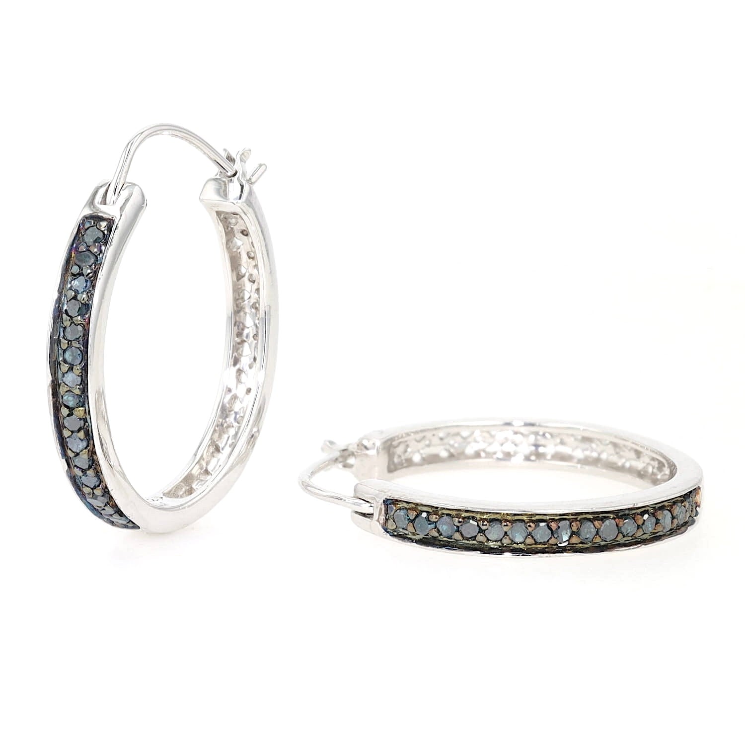 Paar Kreolen in 925er Silber mit bläulich-grünen Diamanten, eine Kreole liegend, eine stehend