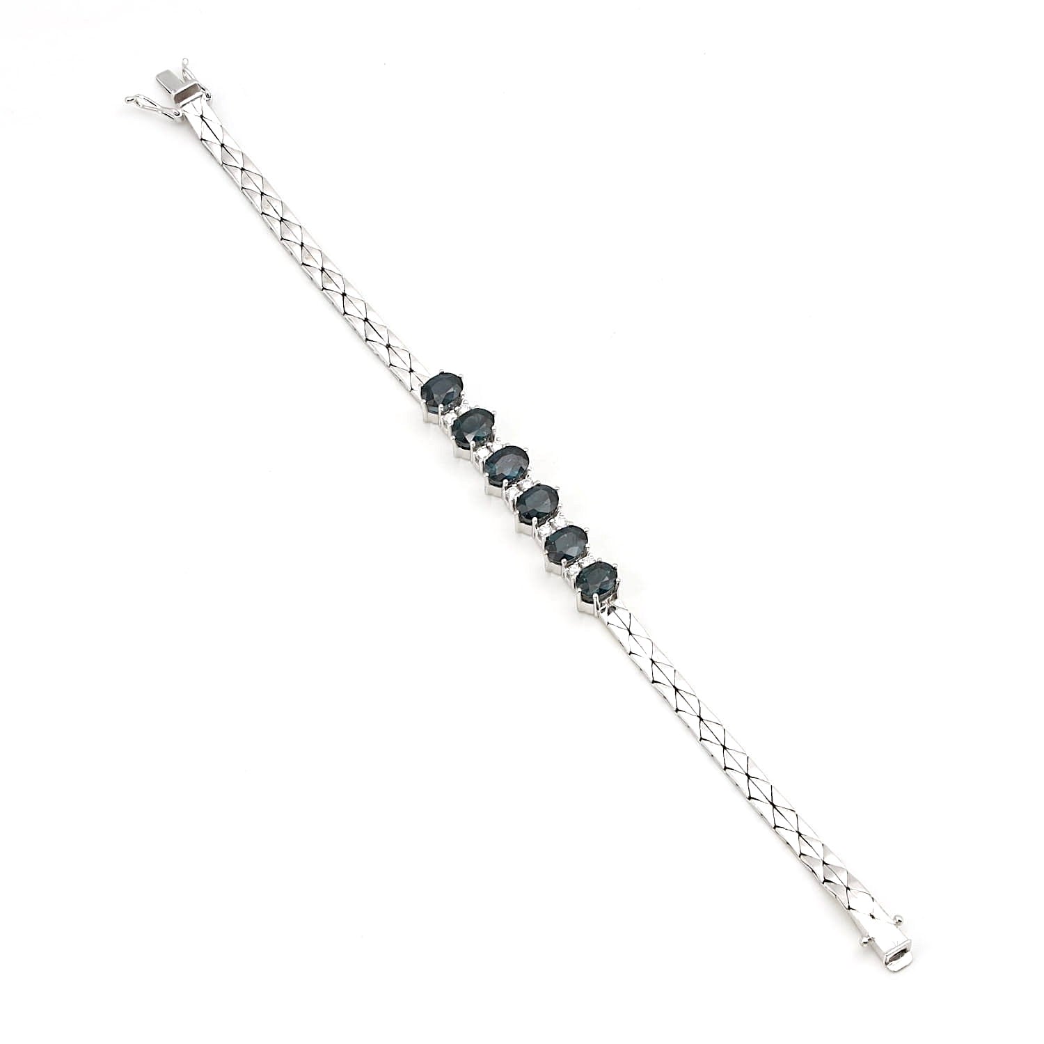 Vintage Armband in 585er Weißgold mit blauen Saphiren und Brillanten, liegend Draufsicht lang