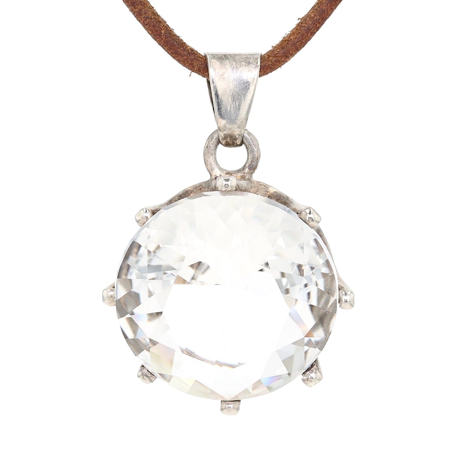 Anhänger in 925er Silber mit einem großen Bergkristall, hängend frontal