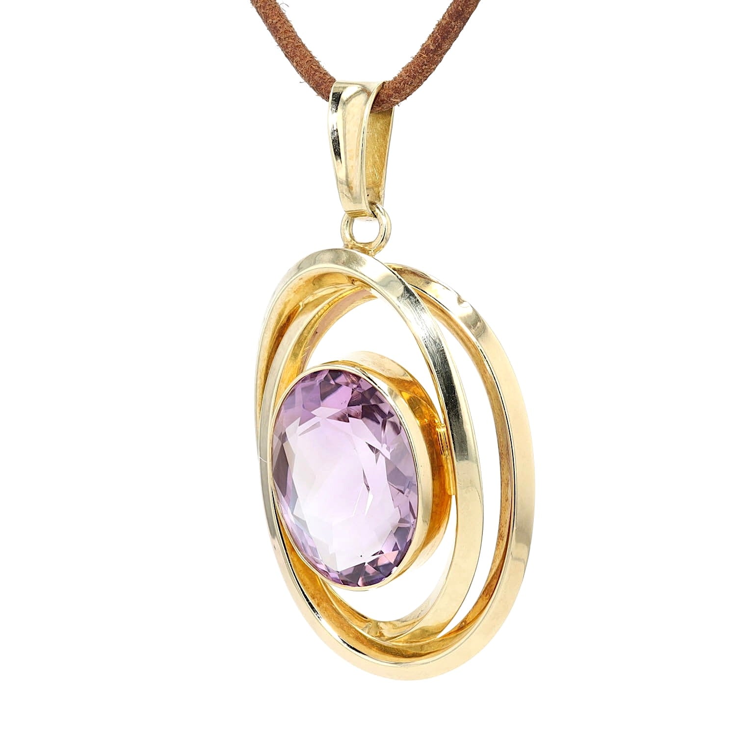 Vintage Anhänger in 585er Gelbgold mit einem Amethyst, hängend links gedreht