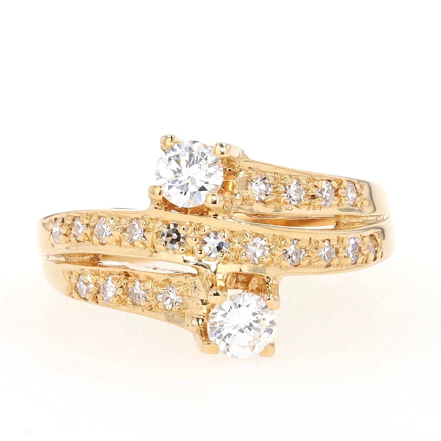 Ring in 585er Gelbgold mit Brillanten und Diamanten, gesamt ca. 0,50 ct, liegend frontal