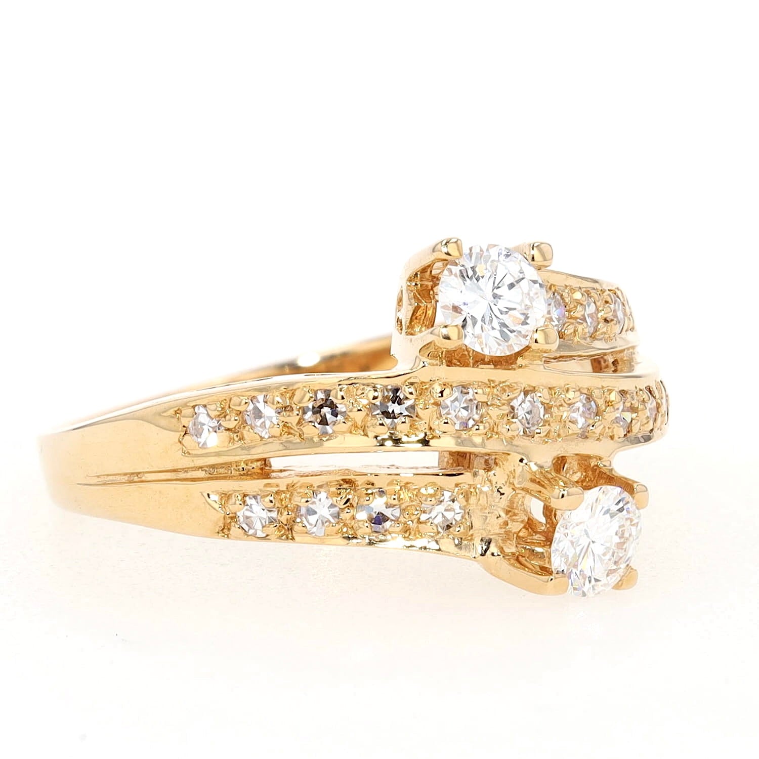 Ring in 585er Gelbgold mit Brillanten und Diamanten, gesamt ca. 0,50 ct, liegend rechts gedreht
