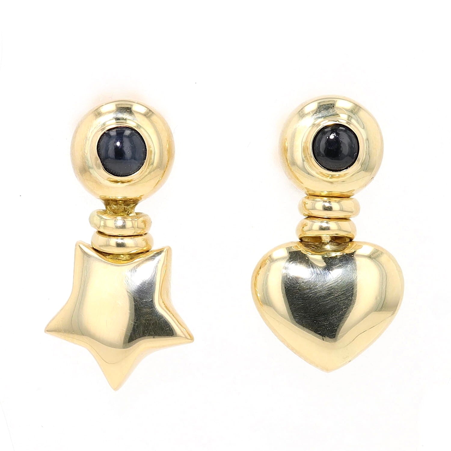 Paar Ohrringe in 750er Gelbgold mit je einem blauen Saphir-Cabochon, einzelnd am Ohr