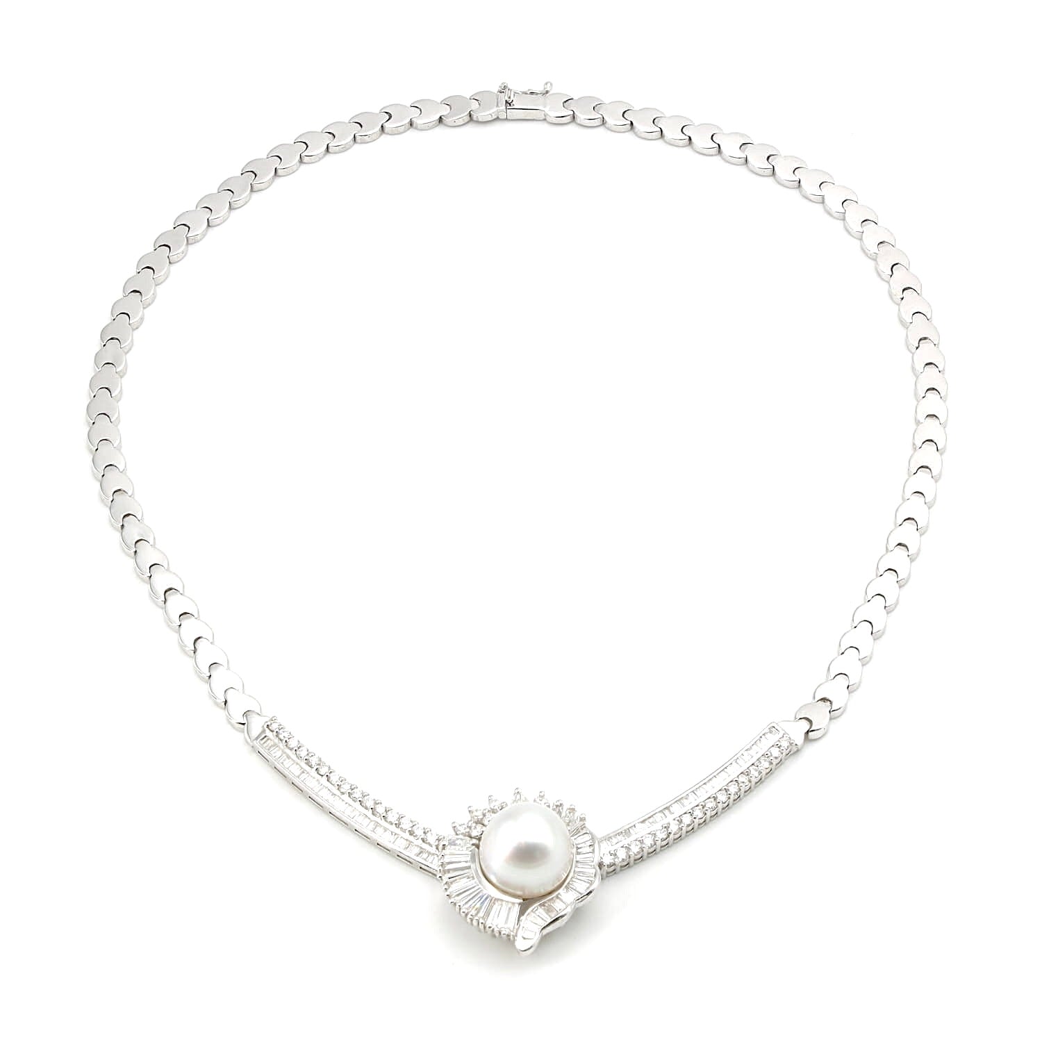 Collier in 750er Weißgold mit einer großen Zuchtperle und ingesamt ca. 4 ct Brillanten und Diamanten, liegend, geschlossen, Draufsicht