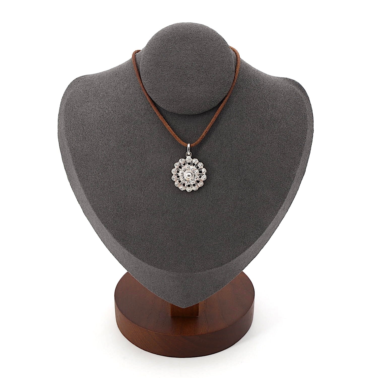 Anhänger in 925er Silber, an einer dunklen Büste