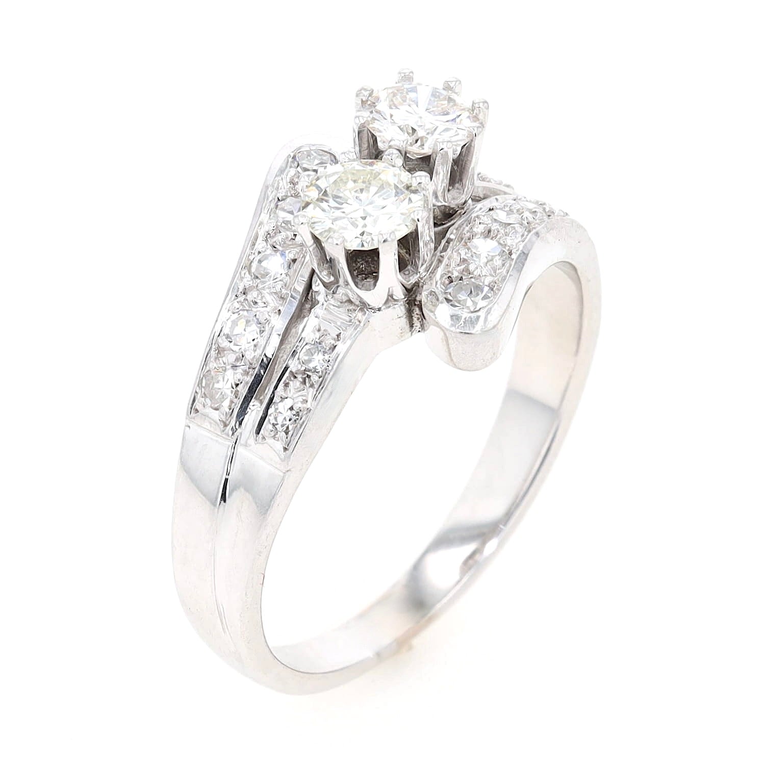 Toi-et-Moi Ring in 590er Weißgold mit insgesamt ca. 0,70 ct Diamanten, stehend seitliche Draufsicht