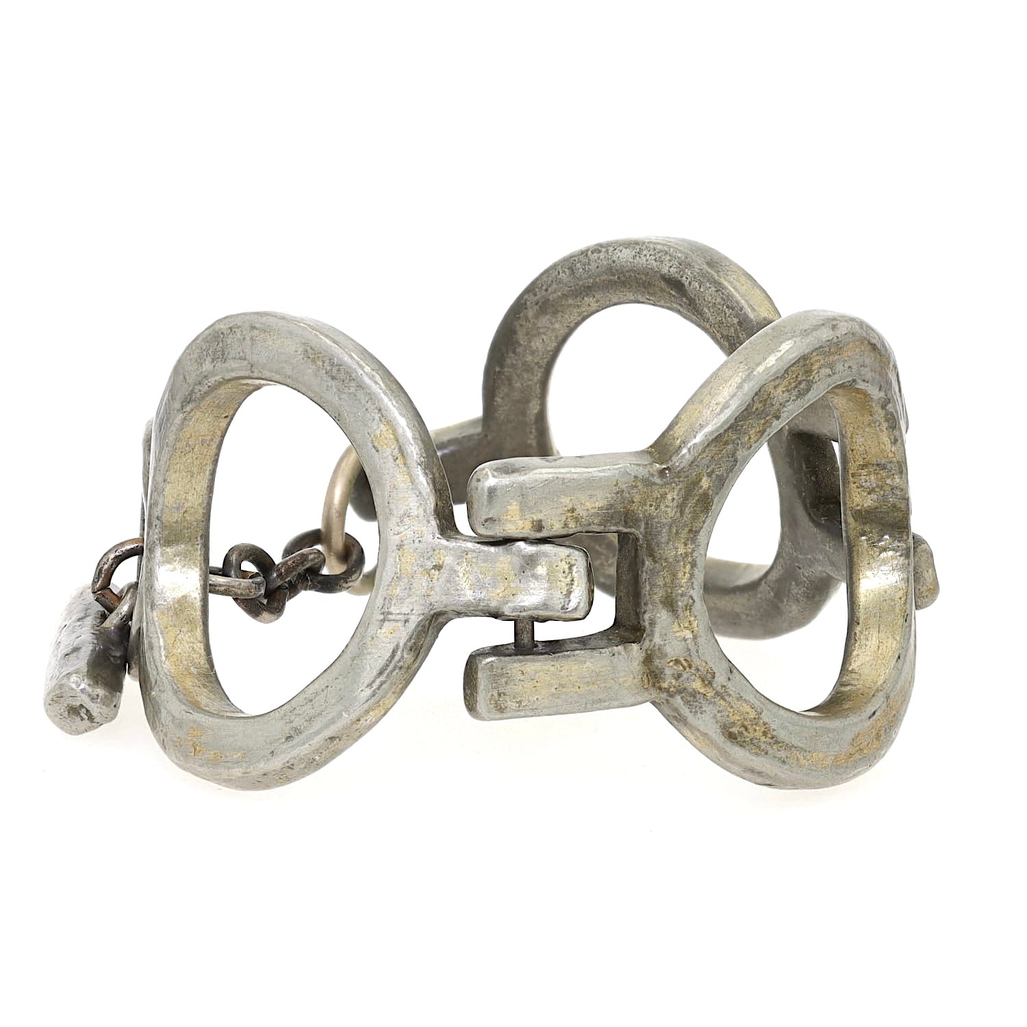 Armband von Anders Andersen in Zinn gearbeitet, geschlossen aufgerichtet leicht links gedreht