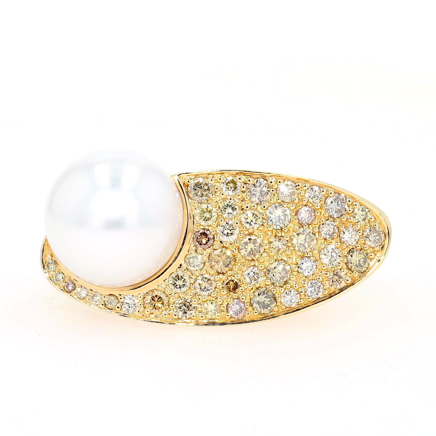 Ring von der Manufaktur Gellner in 750er Gelbgold mit einer großen Südsee-Zuchtperle und Brillanten, liegend frontal