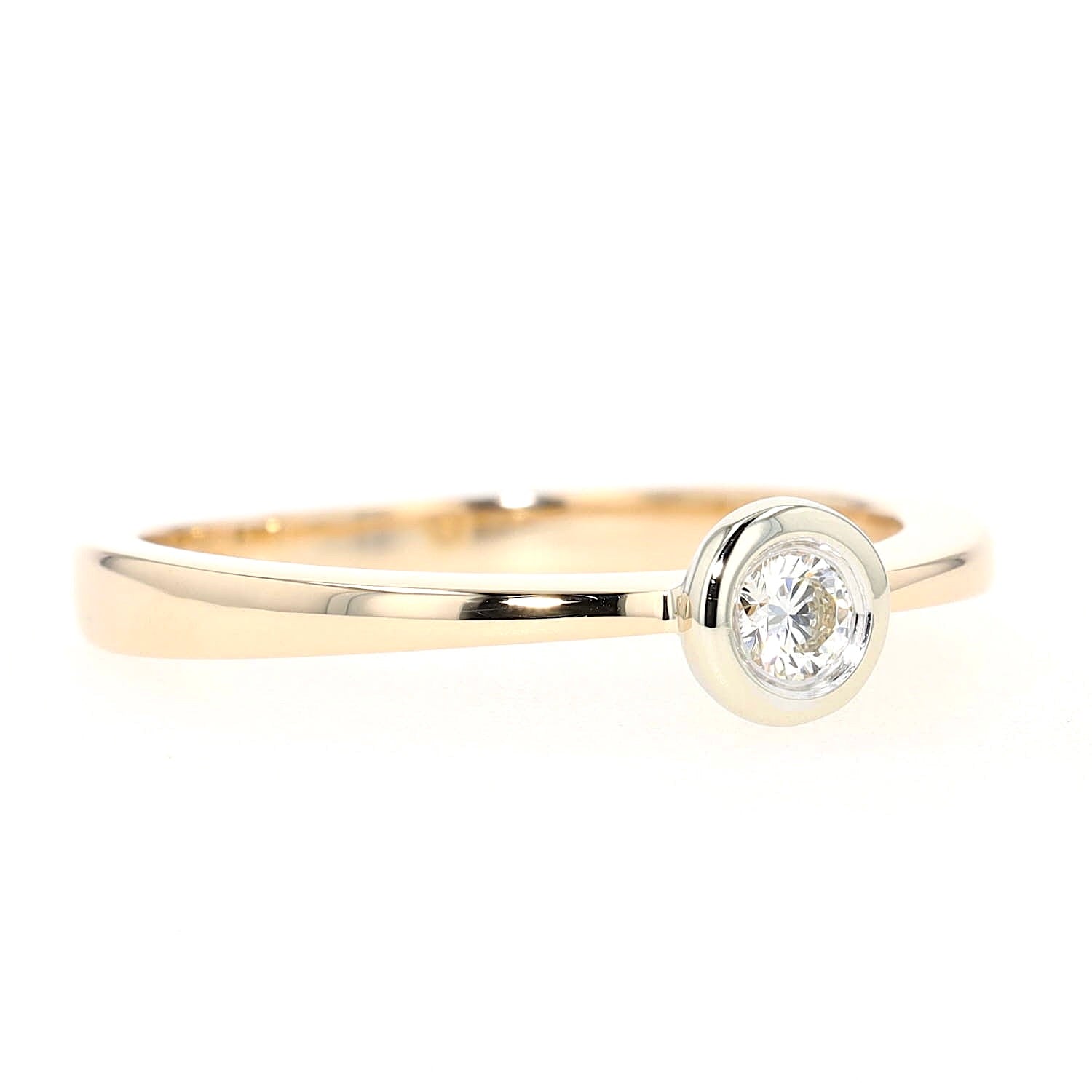 Christ Ring in 585er Gelbgold mit einem Brillanten, liegend rechts gedreht