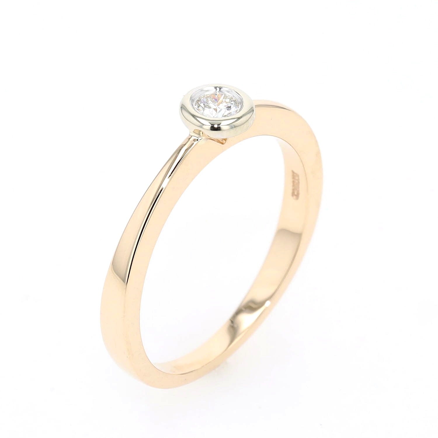 Christ Ring in 585er Gelbgold mit einem Brillanten, stehend