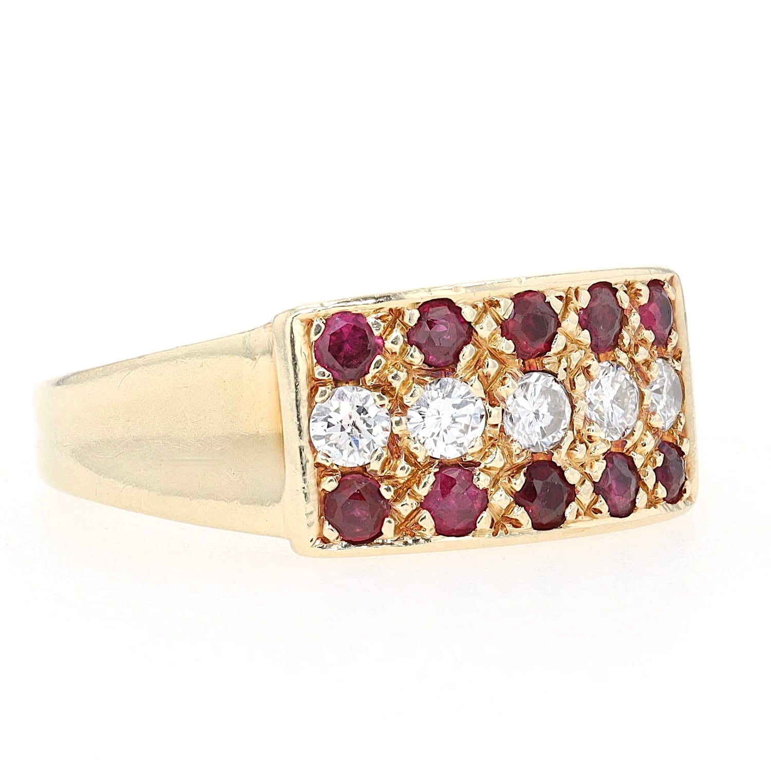 Ring in 585er Gelbgold mit Brillanten und Rubinen, liegend rechts gedreht