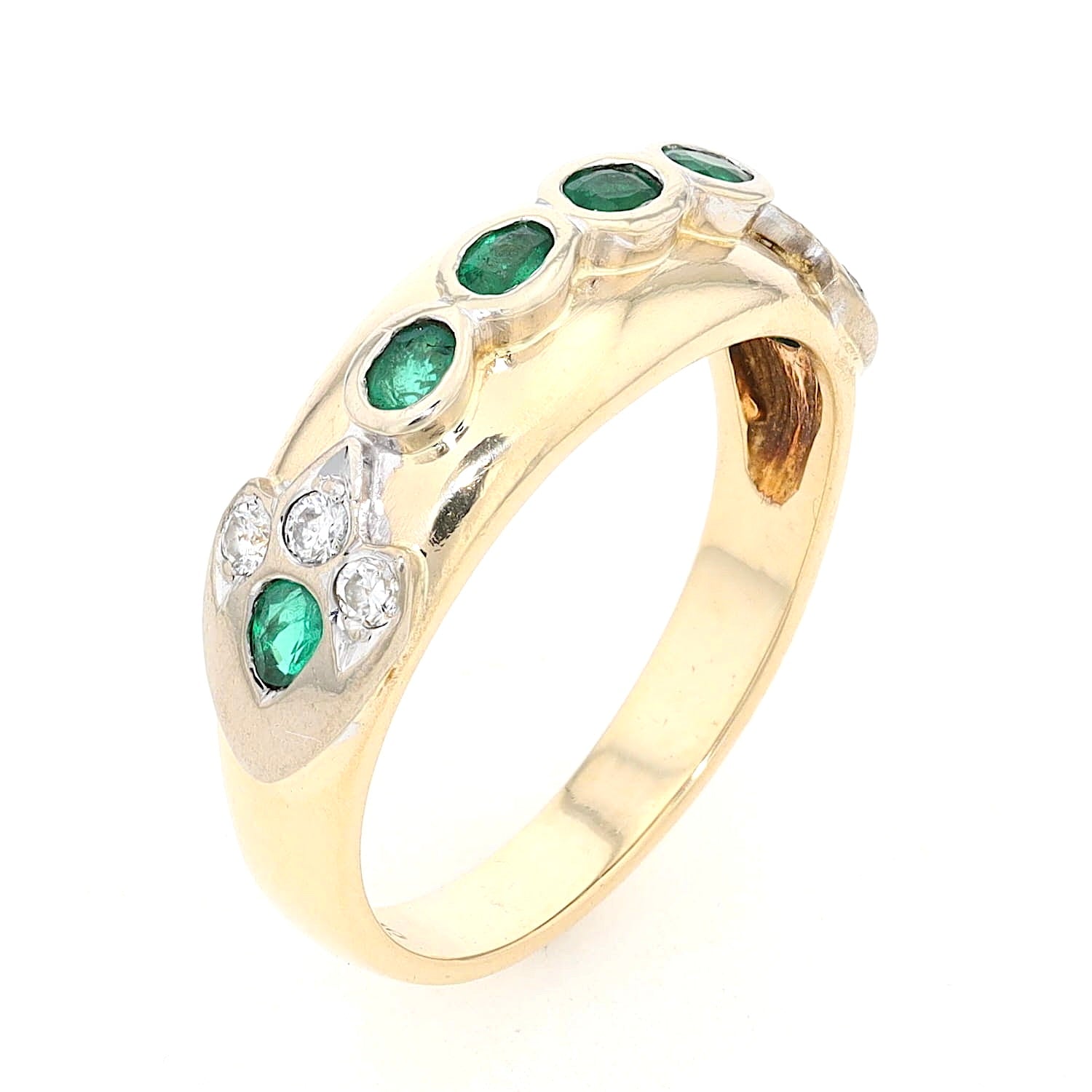 Ring in 585er Gelb- und Weißgold mit Smaragden und Brillanten, stehend