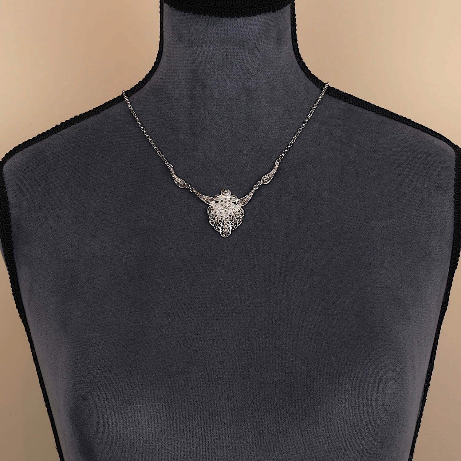 Long necklace chain in 835 silver, short on a dark bust