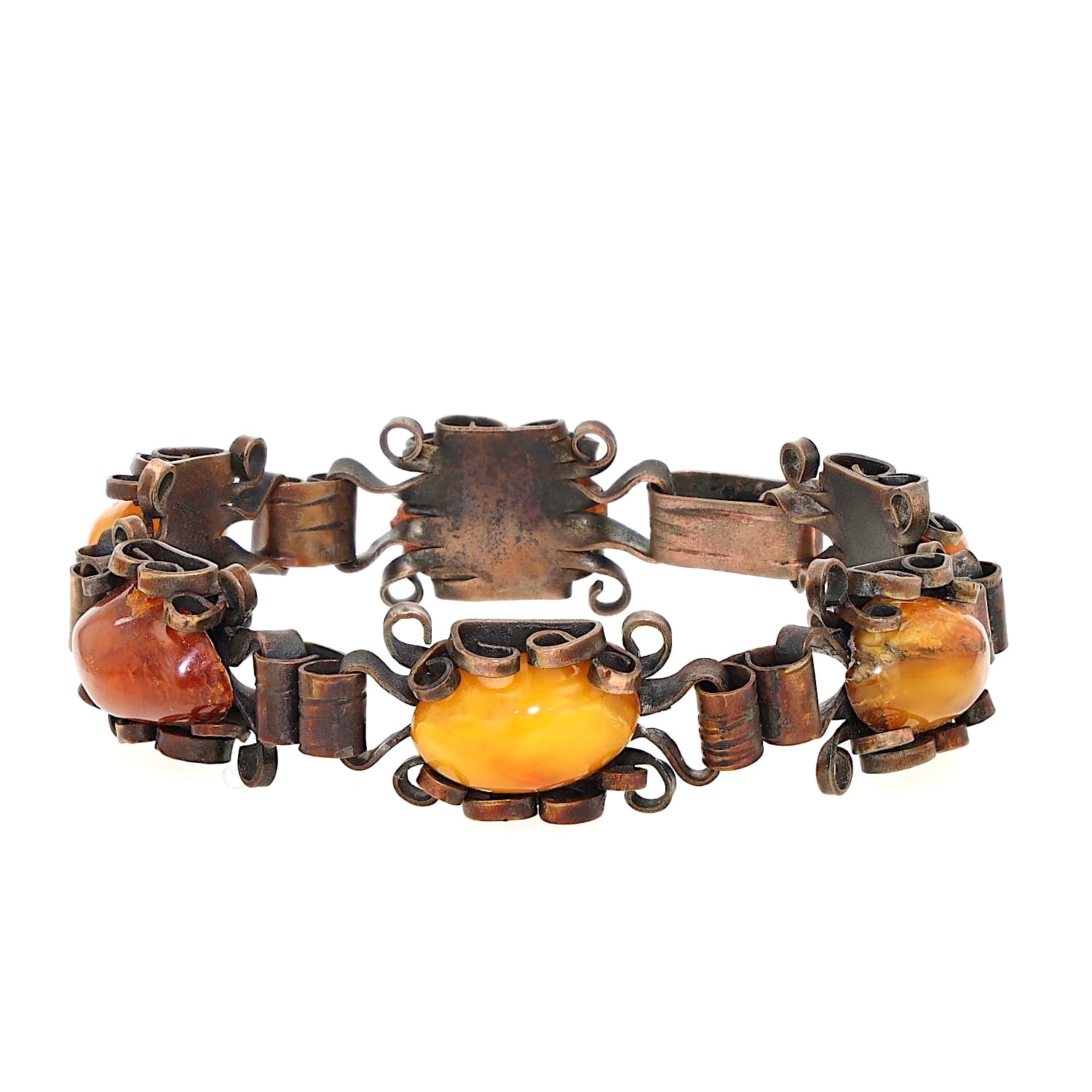 Armband aus Kupfer mit Bernsteinen, liegend links gedreht