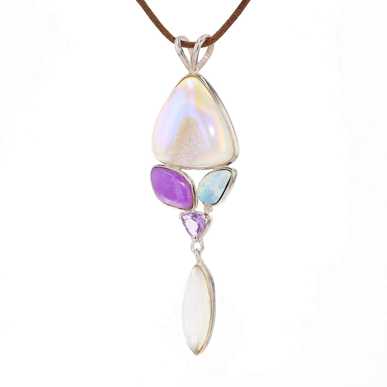 Großer Anhänger in 925er Silber mit Achat , Sugilith, Opal, Amethyst und Mondstein, liegend links gedreht