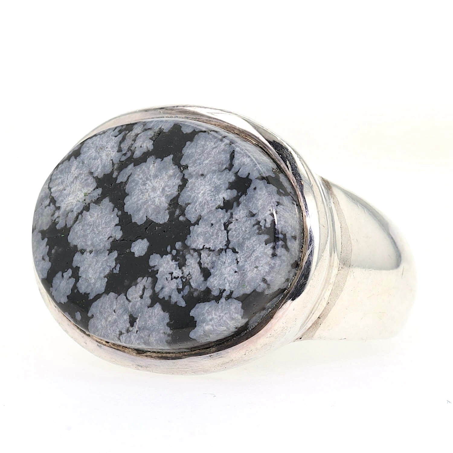 Ring in 925 silver with a snowflake obsidian, turned left