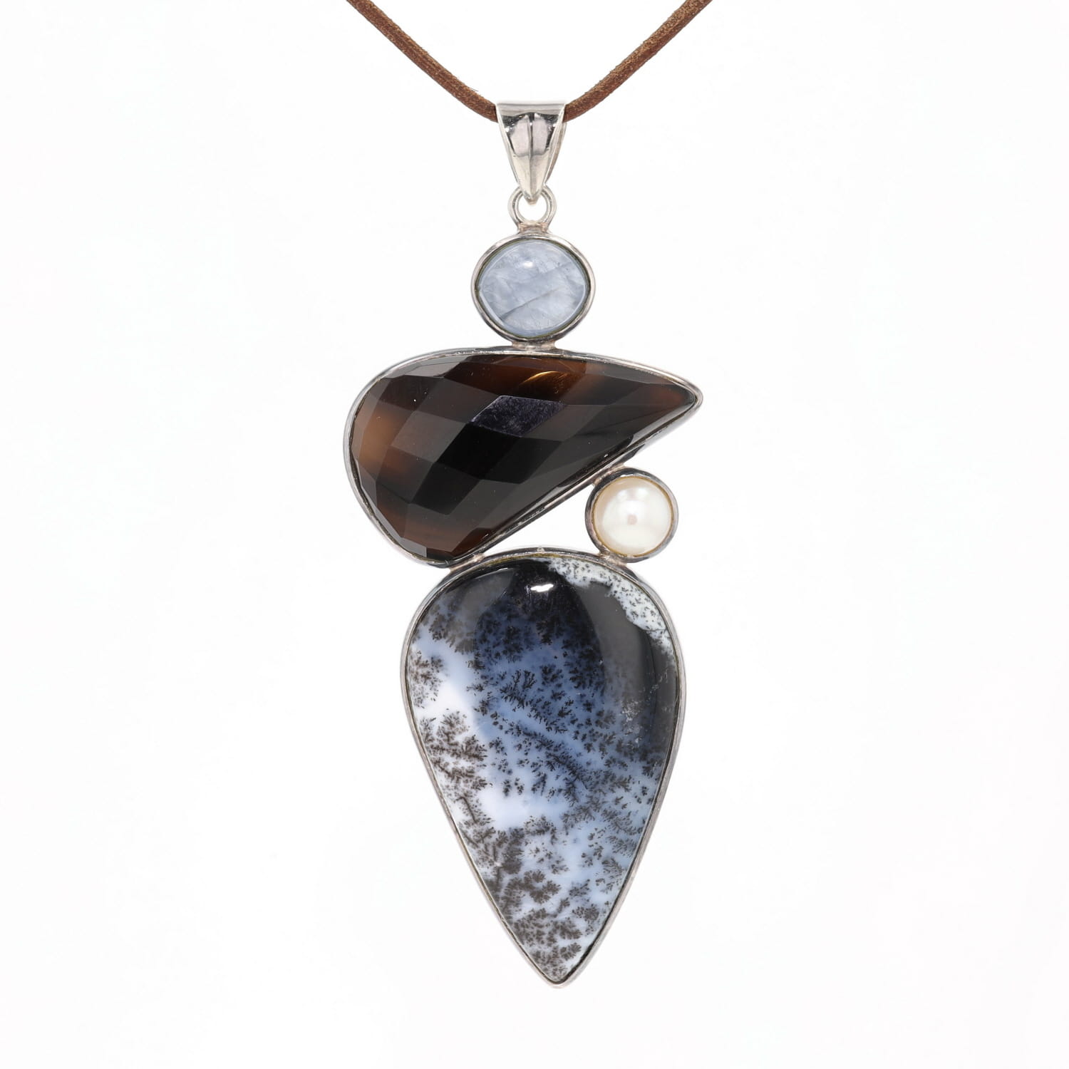 Großer Anhänger in 925er Silber mit einem Rauchquarz, Calzit, Zuchtperlenhälfte, Baumstein, hängend frontal